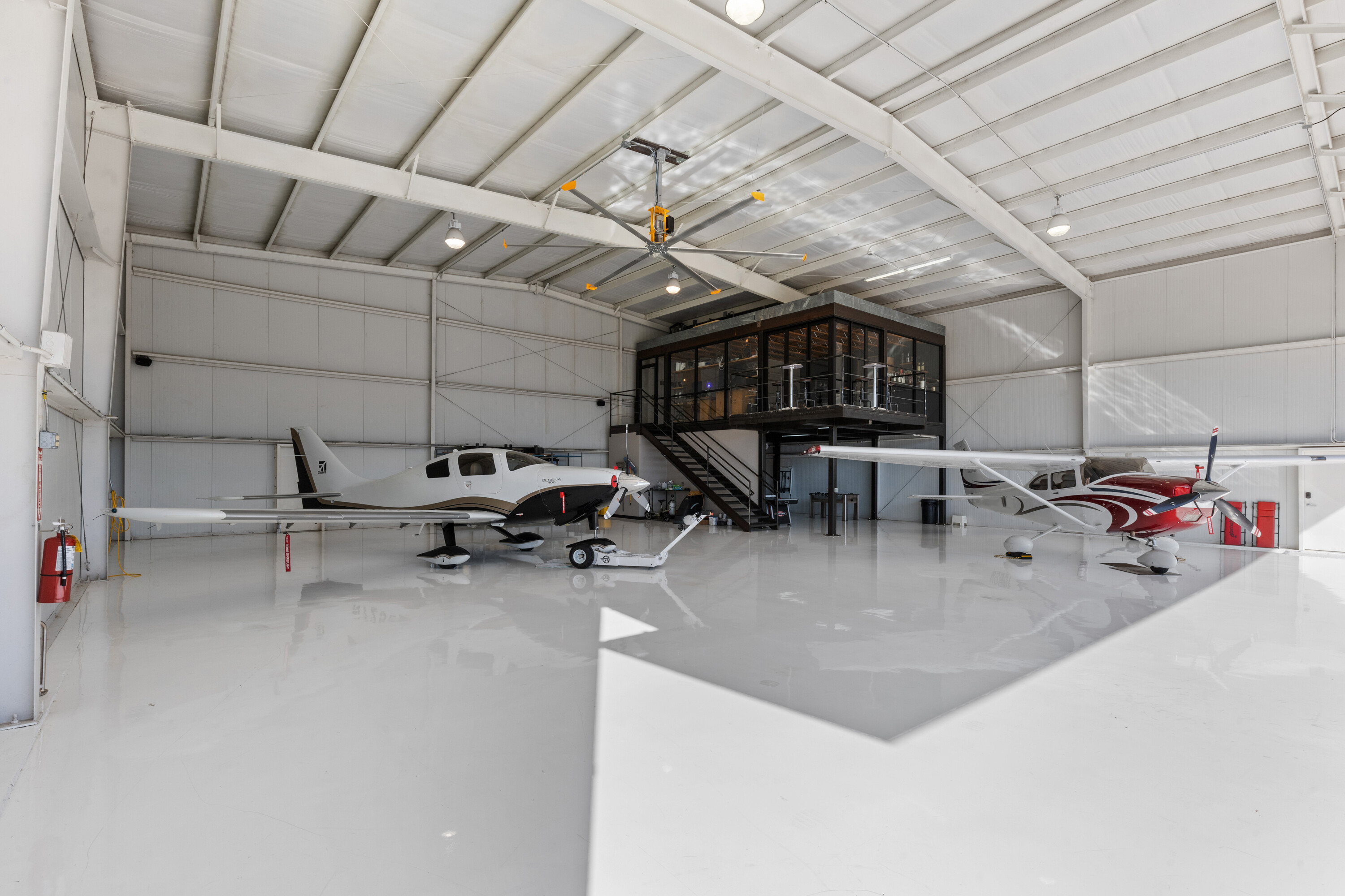 Executive Condo Hangar