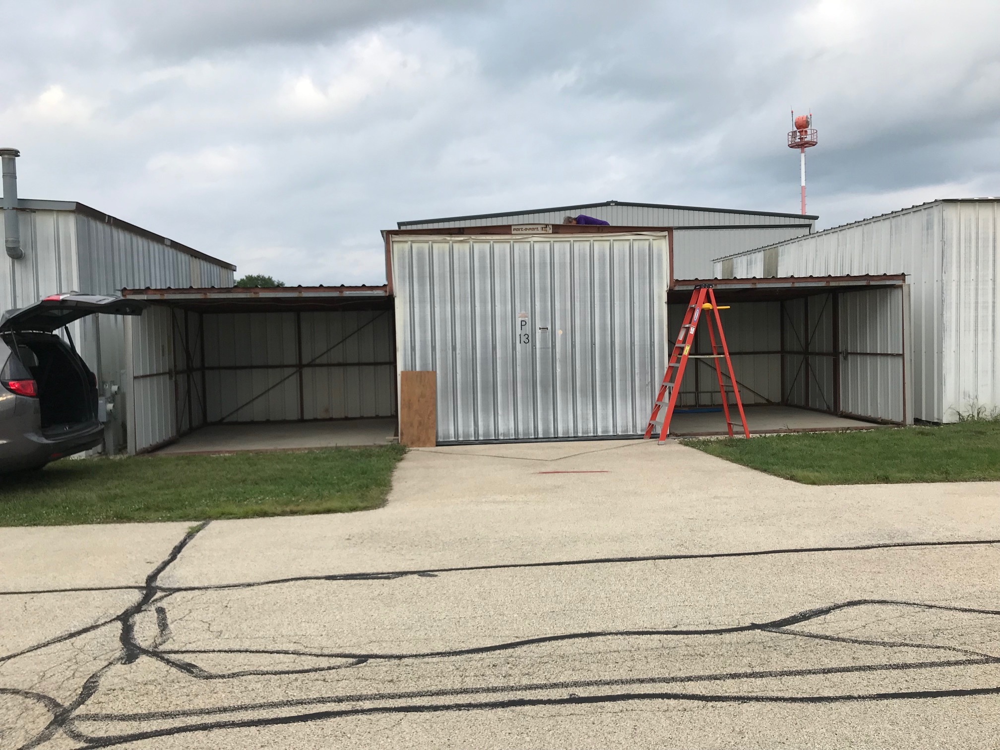 Port-a-Port Executive T-Hangar