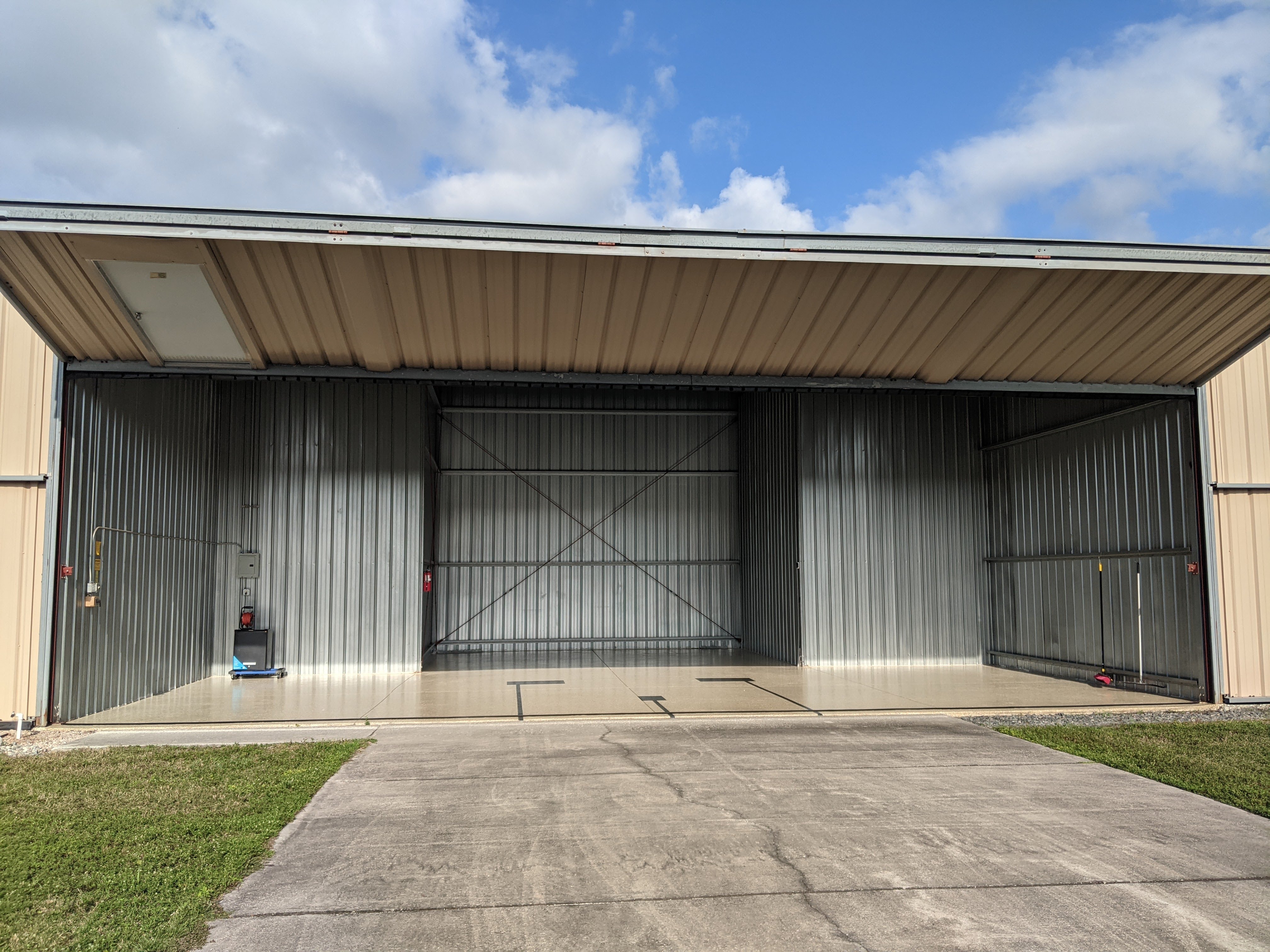 Hanger for Rent - KPIE