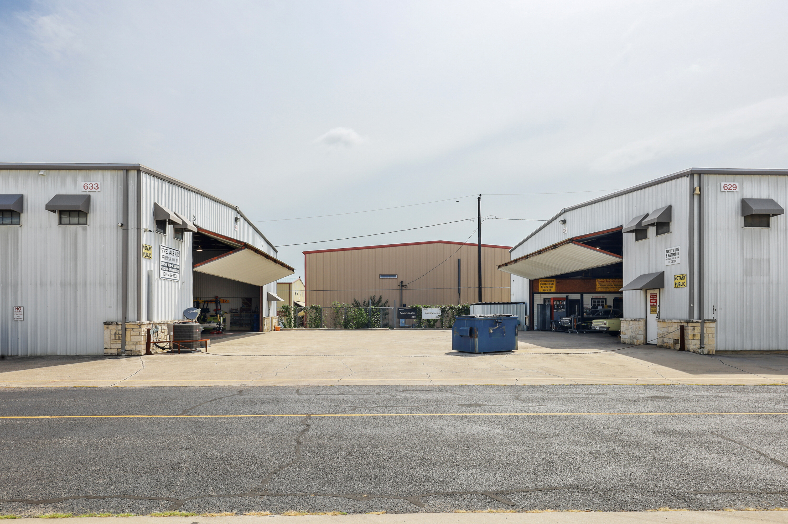 629 & 633 Aviator Drive, Hicks Airfield (T67), 9,130 SF Hangar Complex