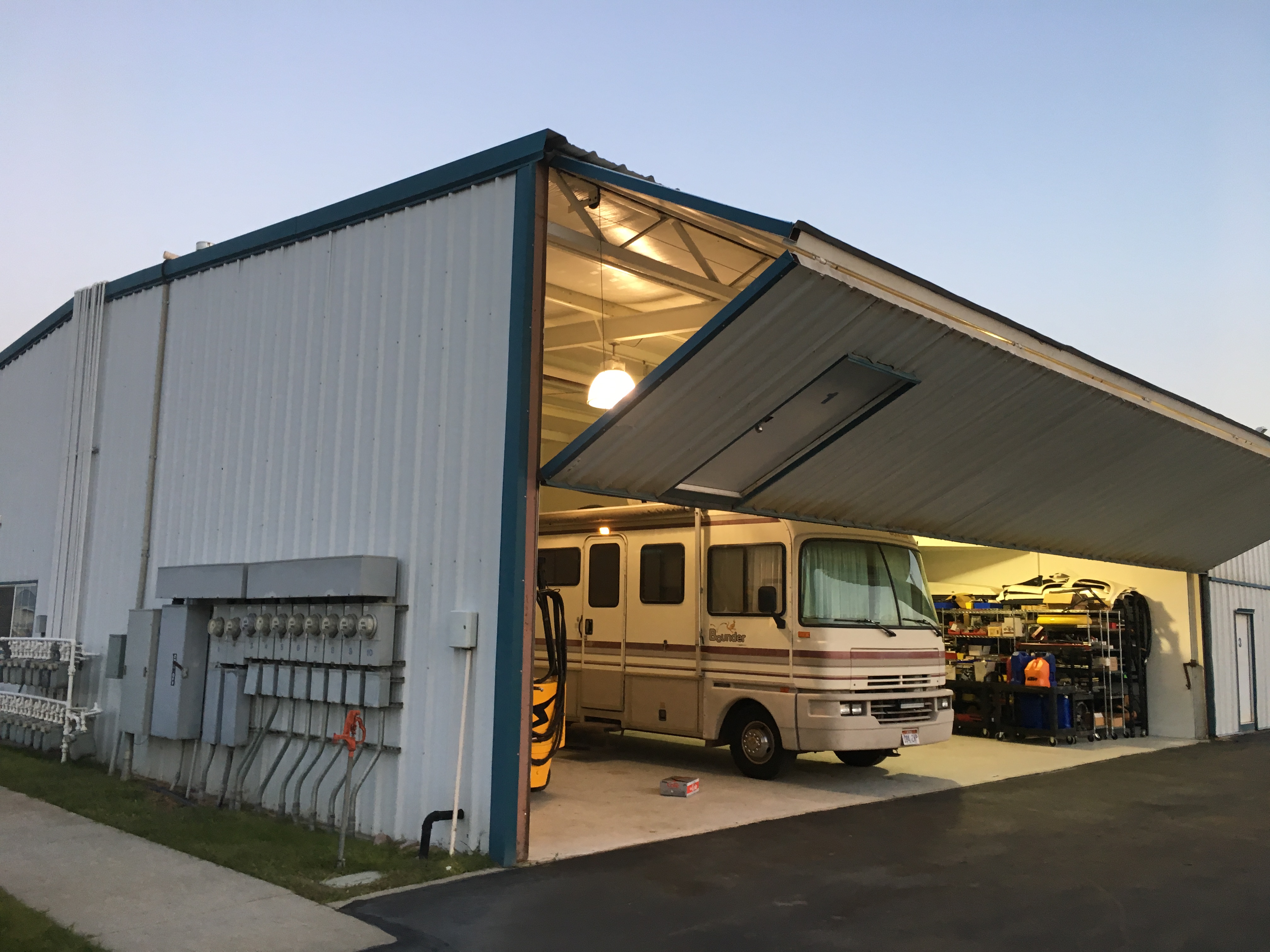 Bountiful Skypark Hangar + Pilot apartment for sale