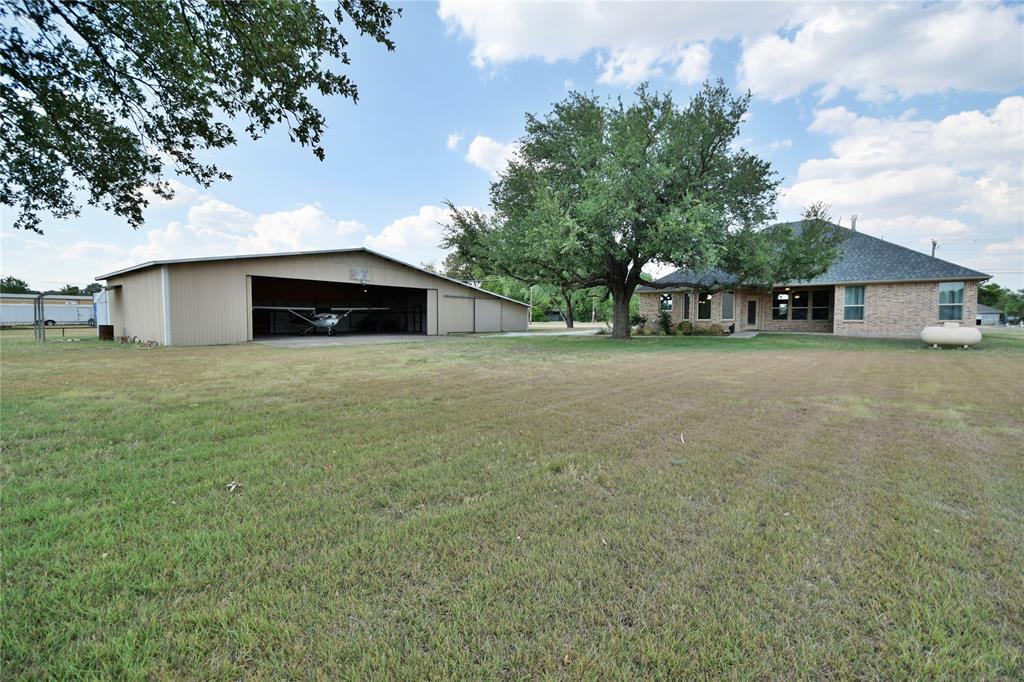 Home & Hangar near Fort Worth