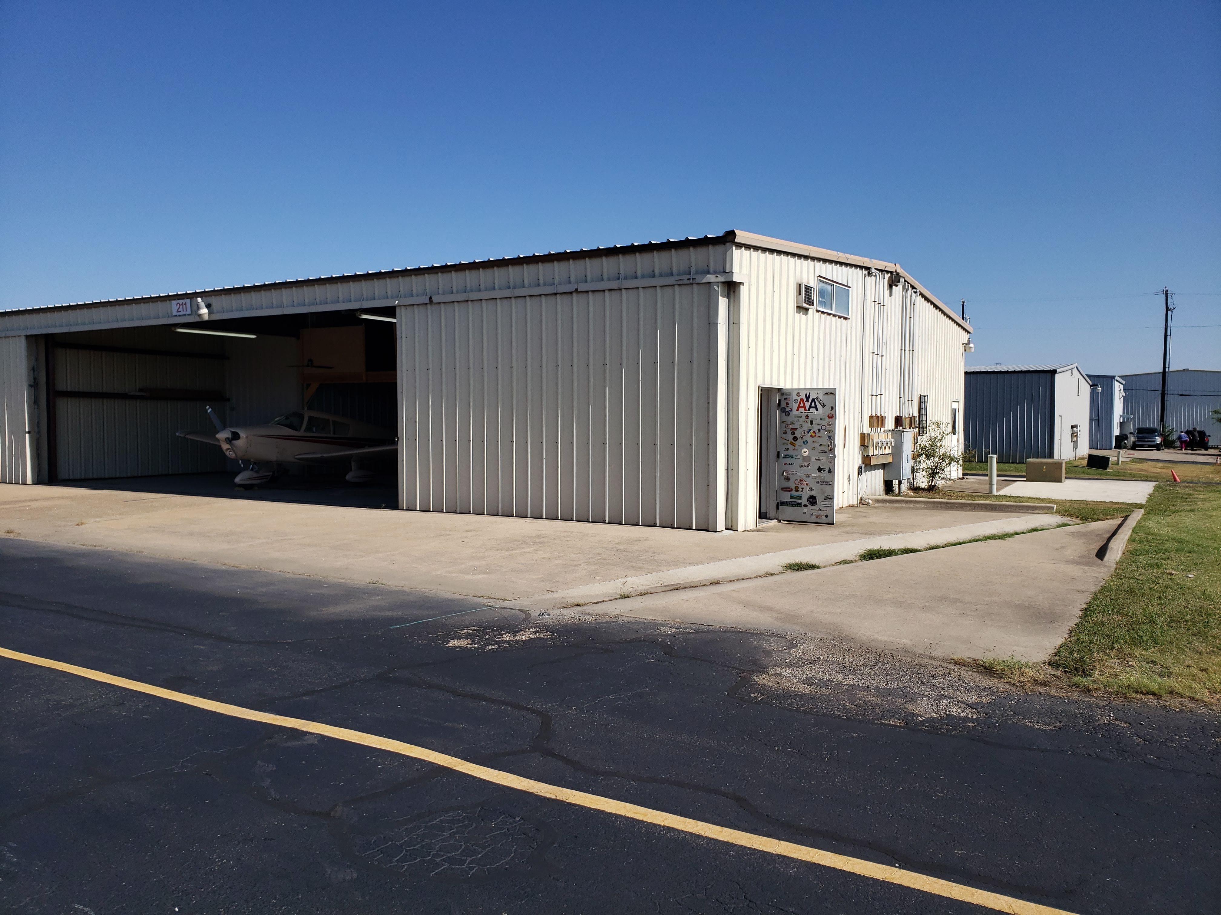 T hangar for rent #211