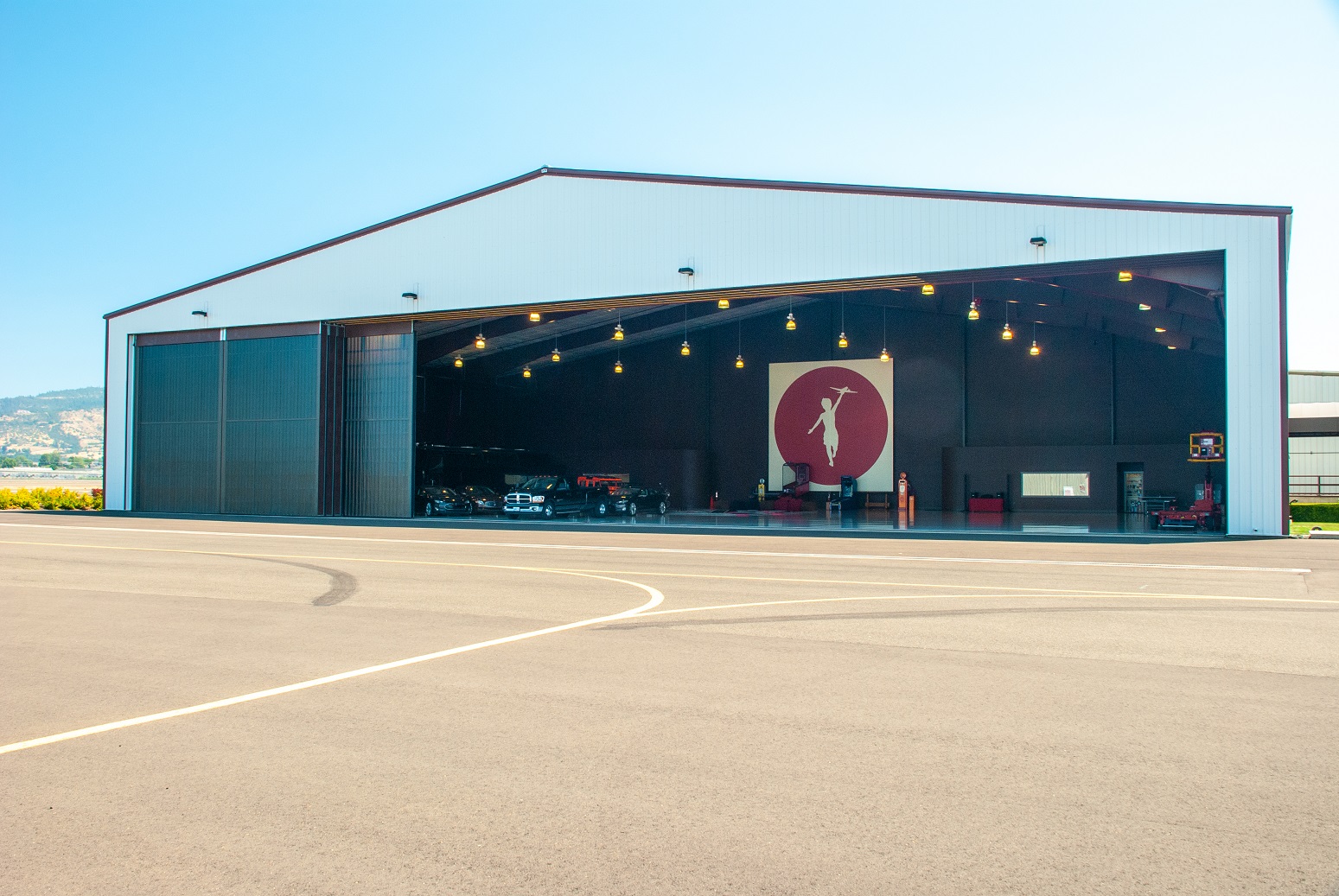 Large Executive Hangar - For Lease
