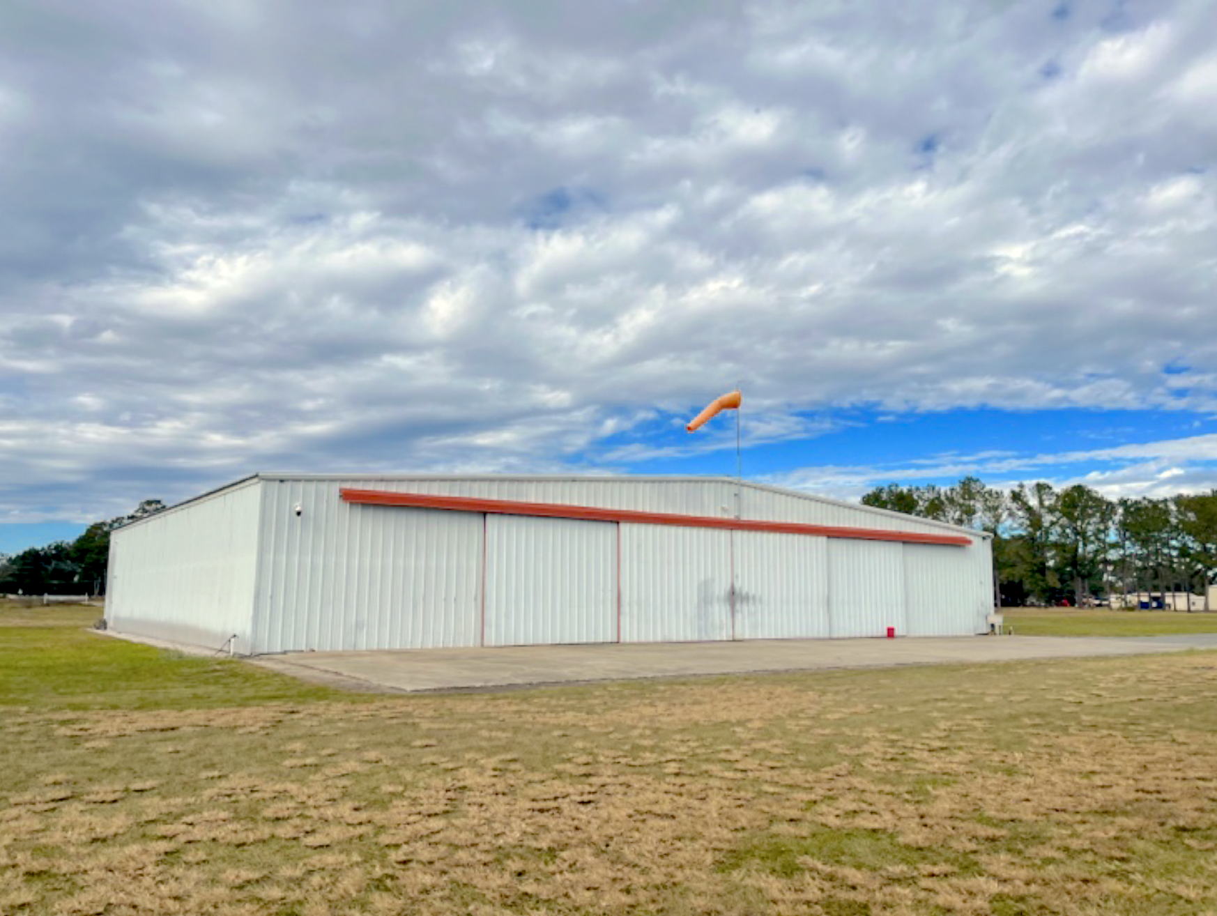 Extra Large Hangar for Rent (8,000SF) for storage (airplane, cars etc)