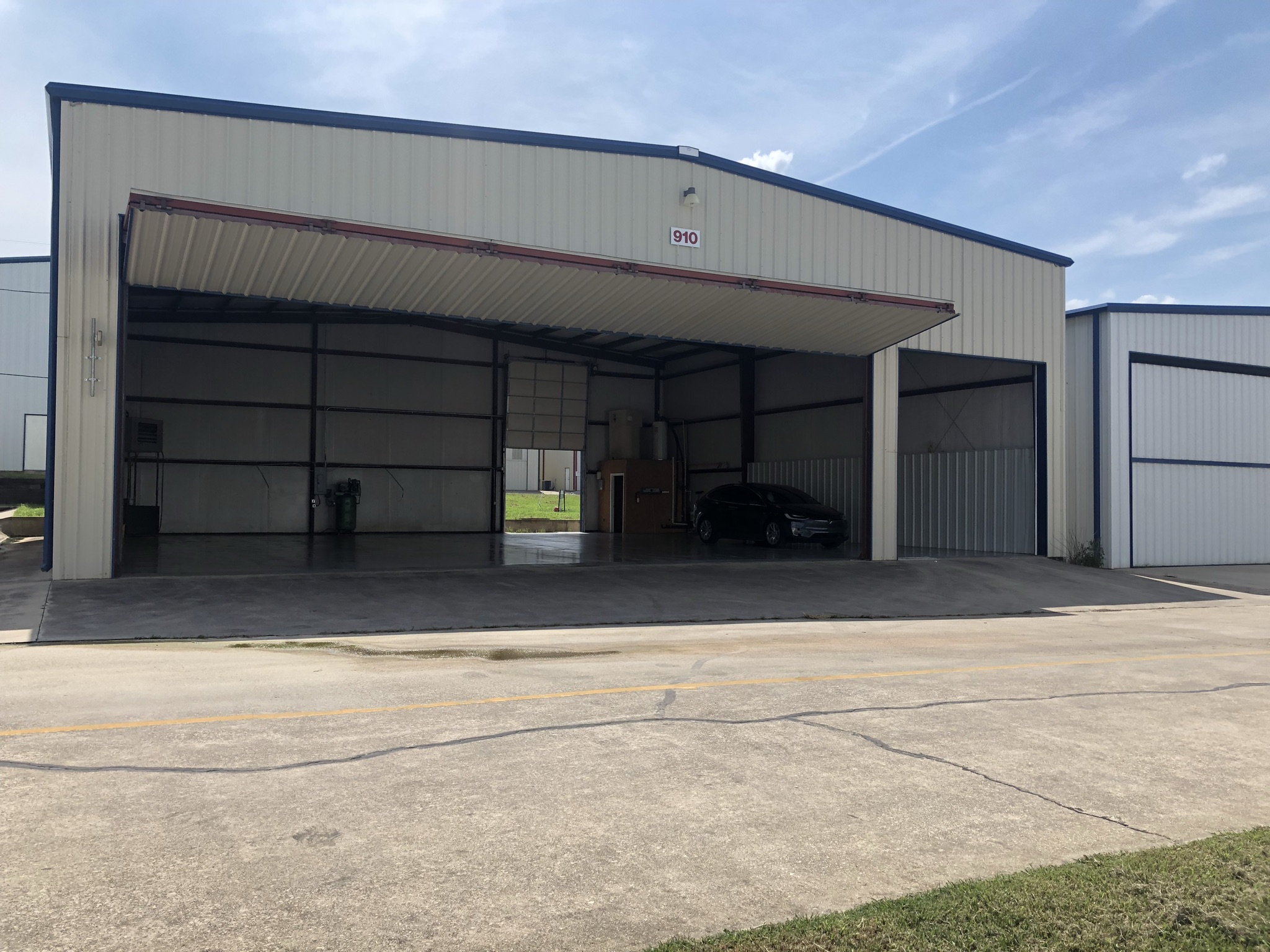 65x65 Hangar For Sale T67