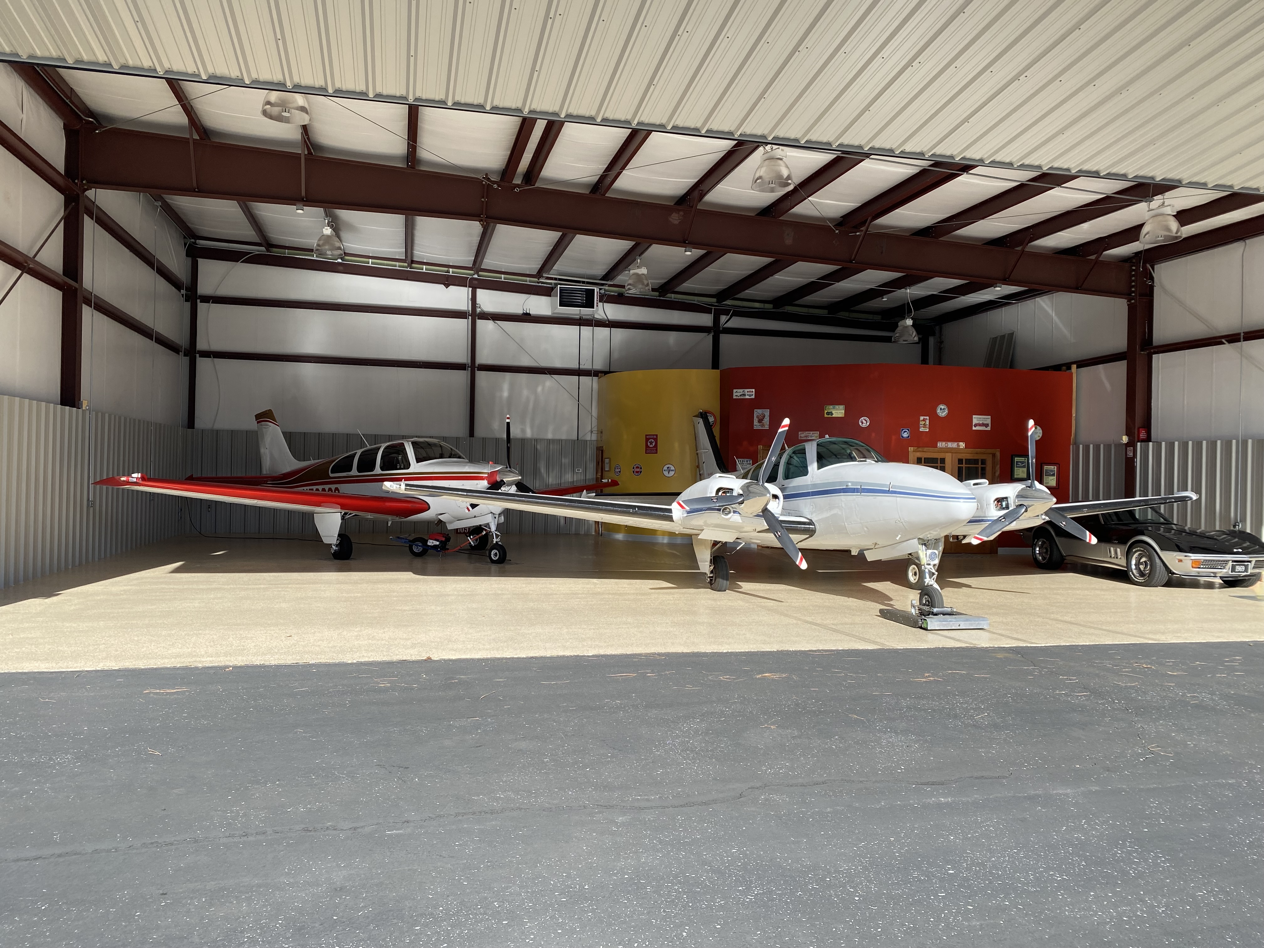 Large Executive Hangar - For Sale