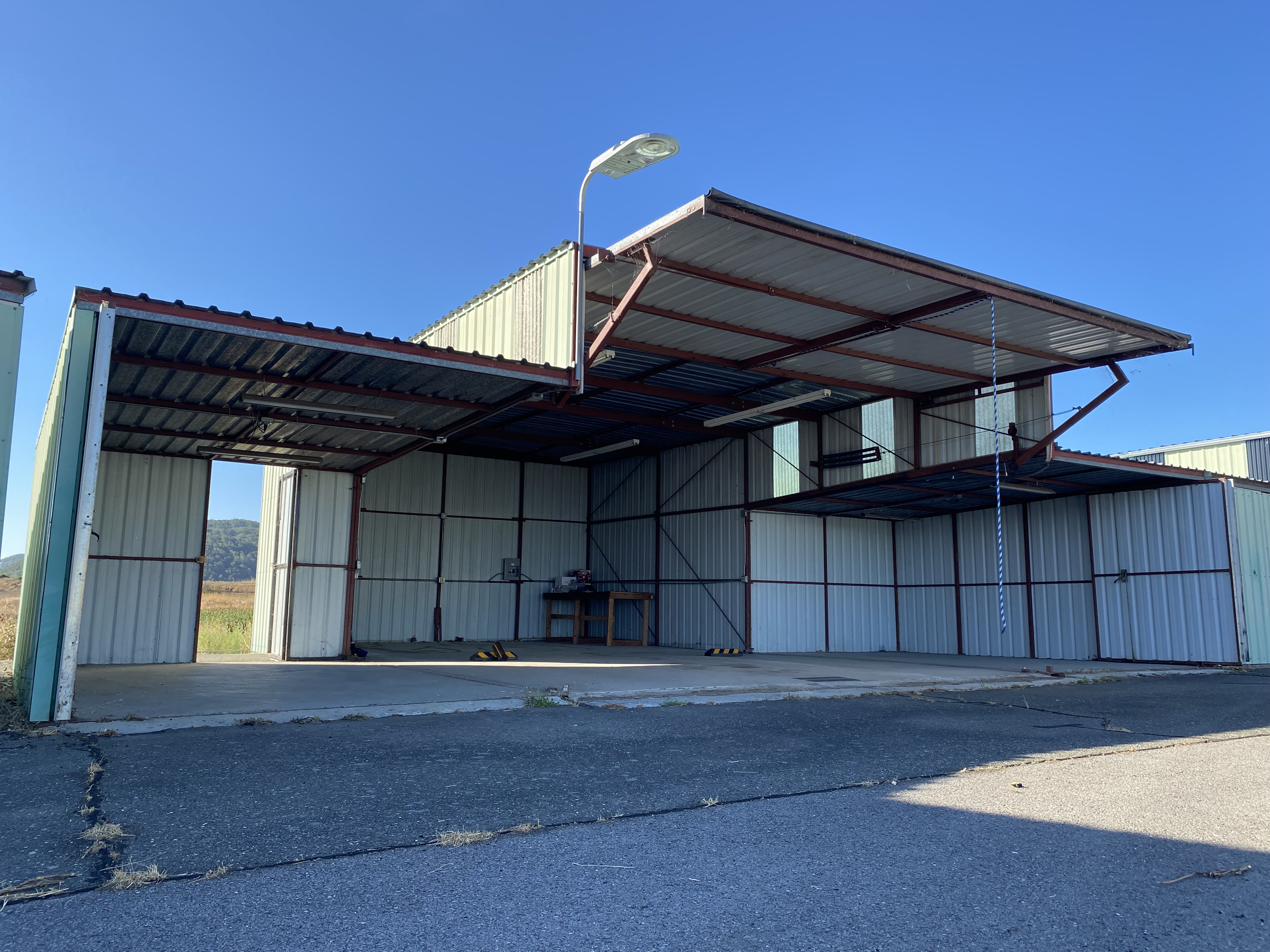 Executive T hangar Gnoss Novato