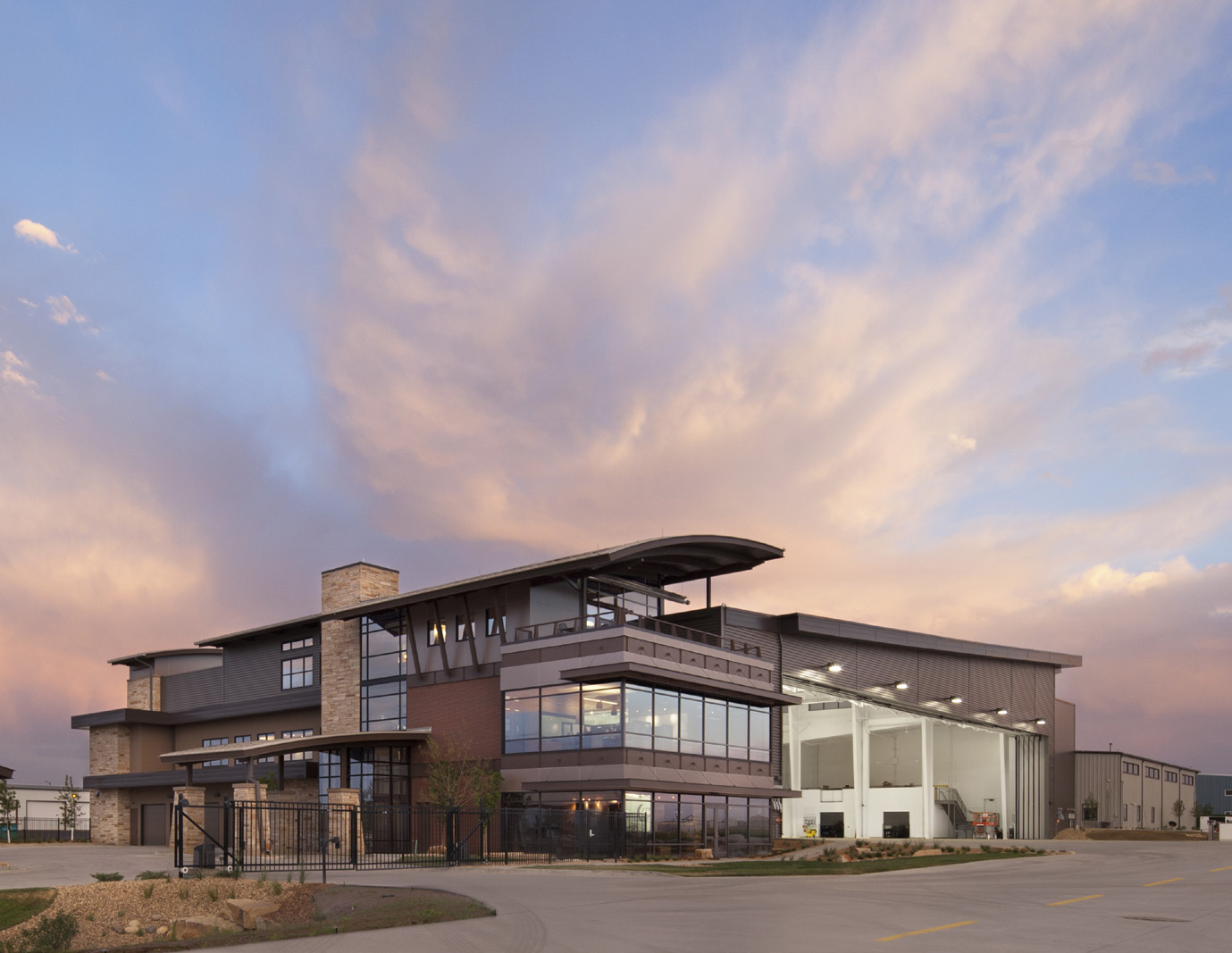 ?55,673 SF Aircraft Hangar Facility For Sale