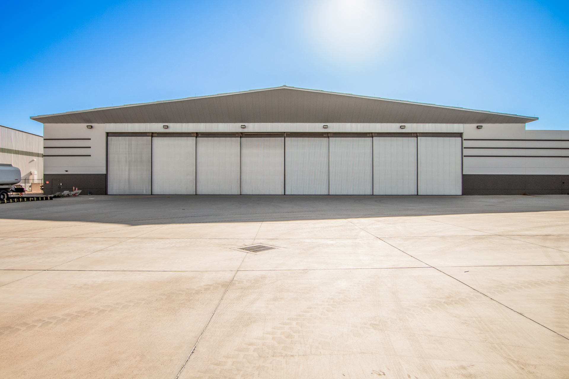 ?48,006 Aircraft Hangar Facility For Sale or Lease