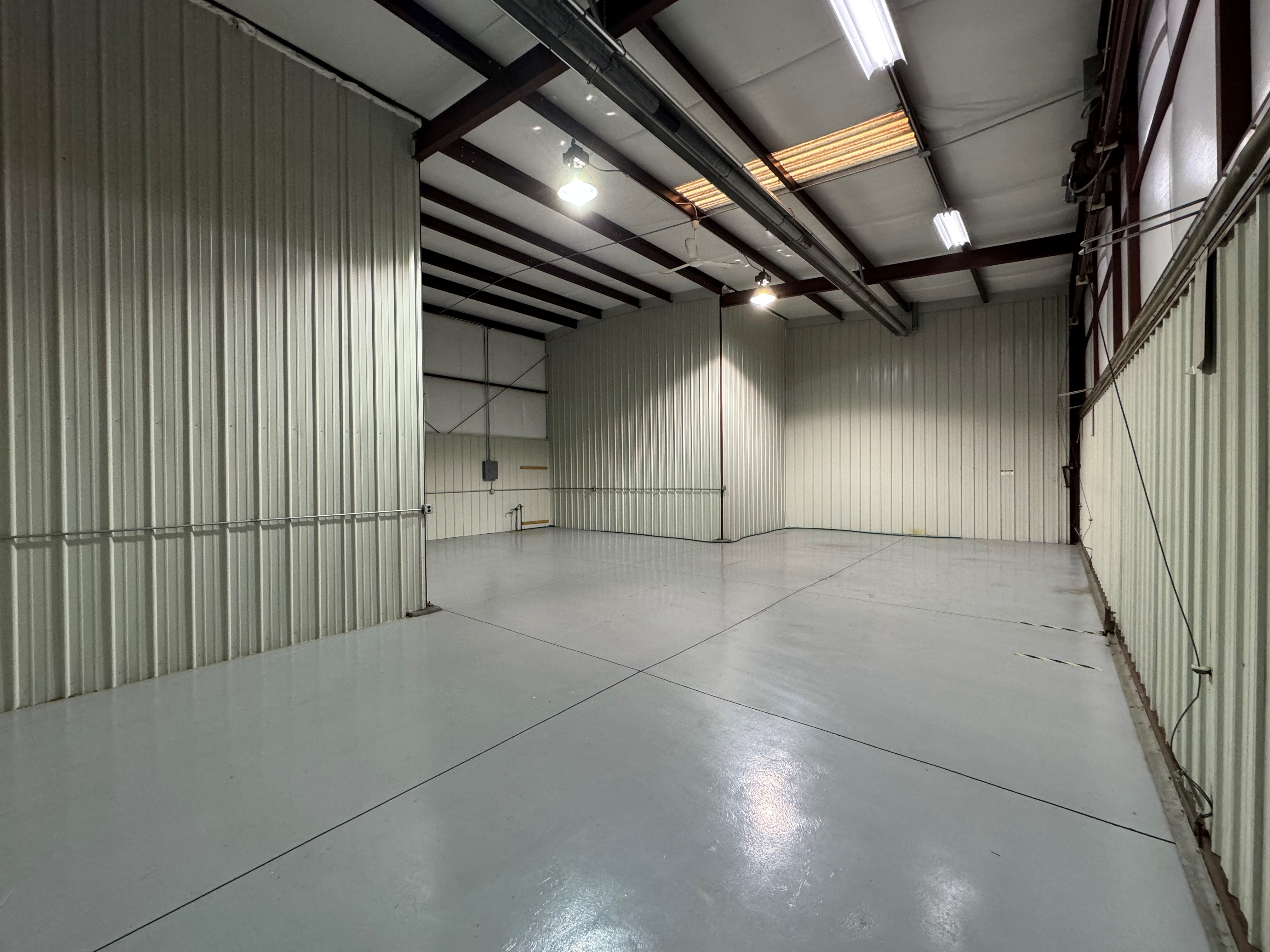 T Hangar @ KENW