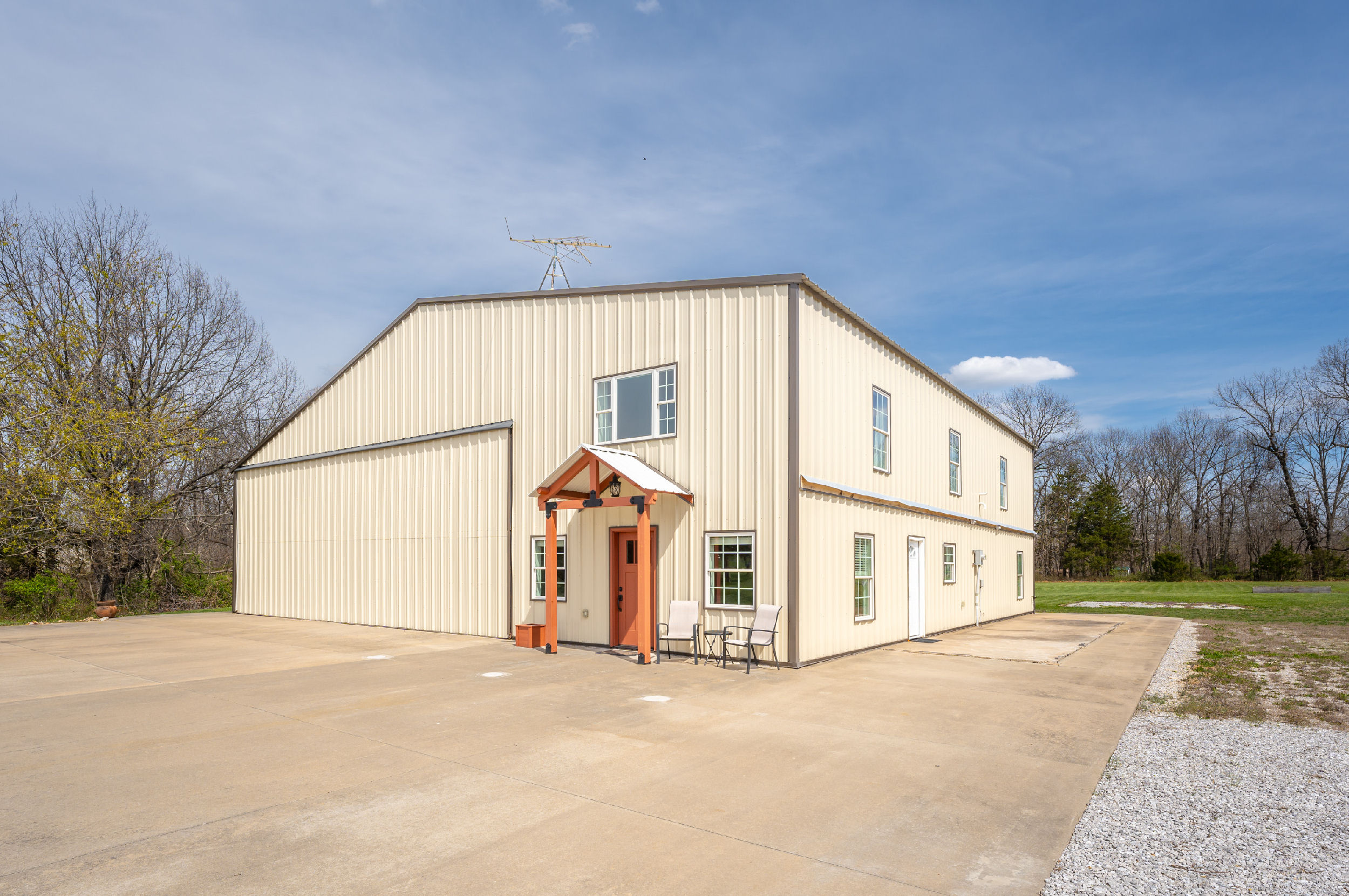 Hanger Home on 4 Acres