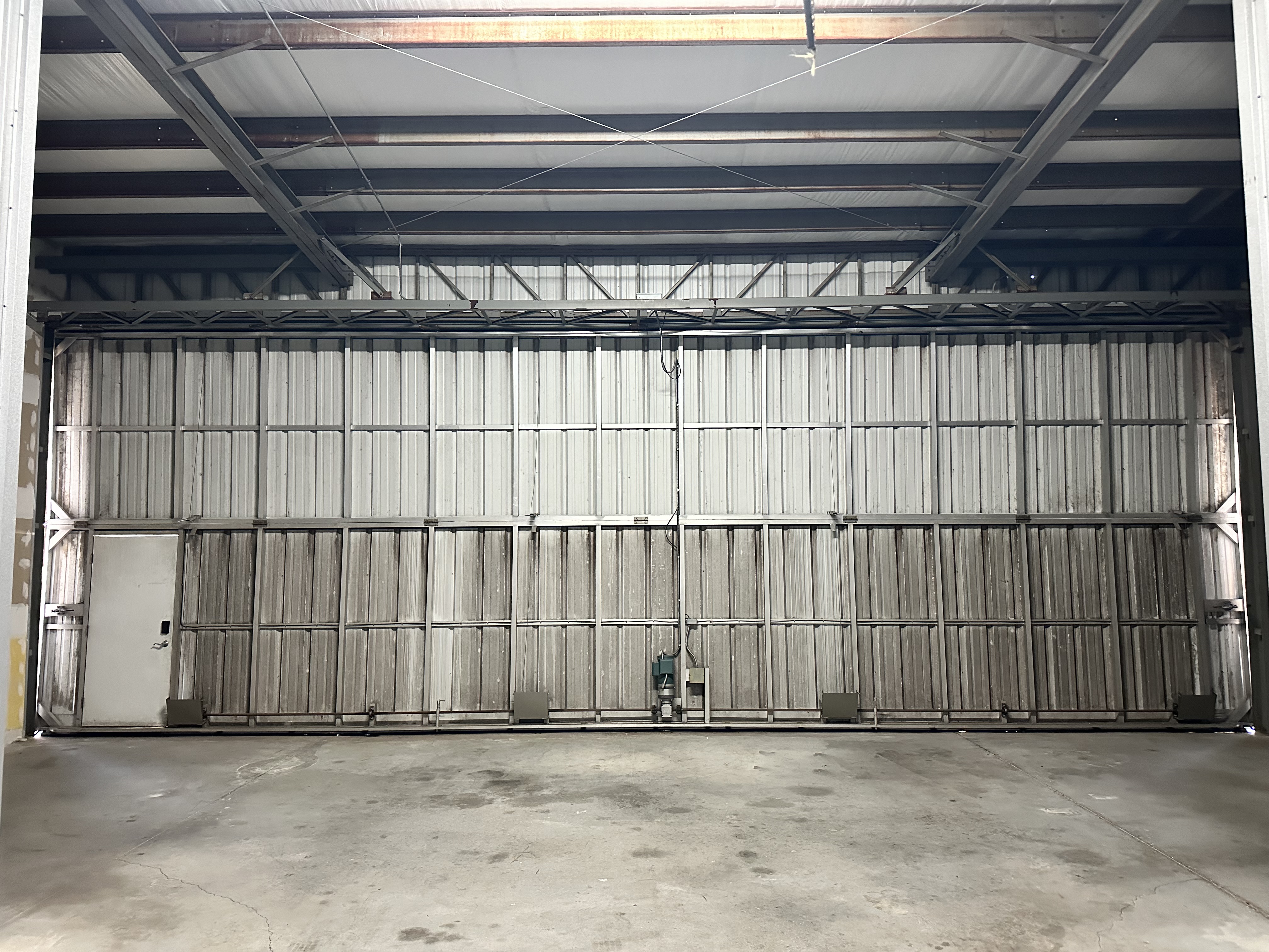Available Again! Oversized corner T-hangar with Restroom in Tampa North Aero Park