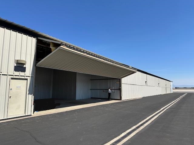 $235,000 Gateway T hangar leasehold