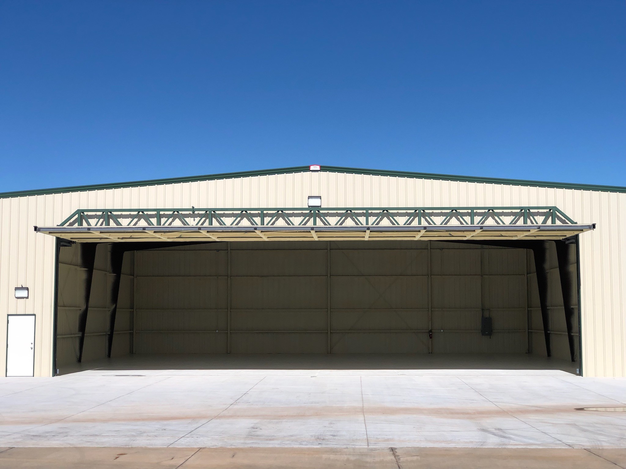 Box Hangar for Rent 75x75