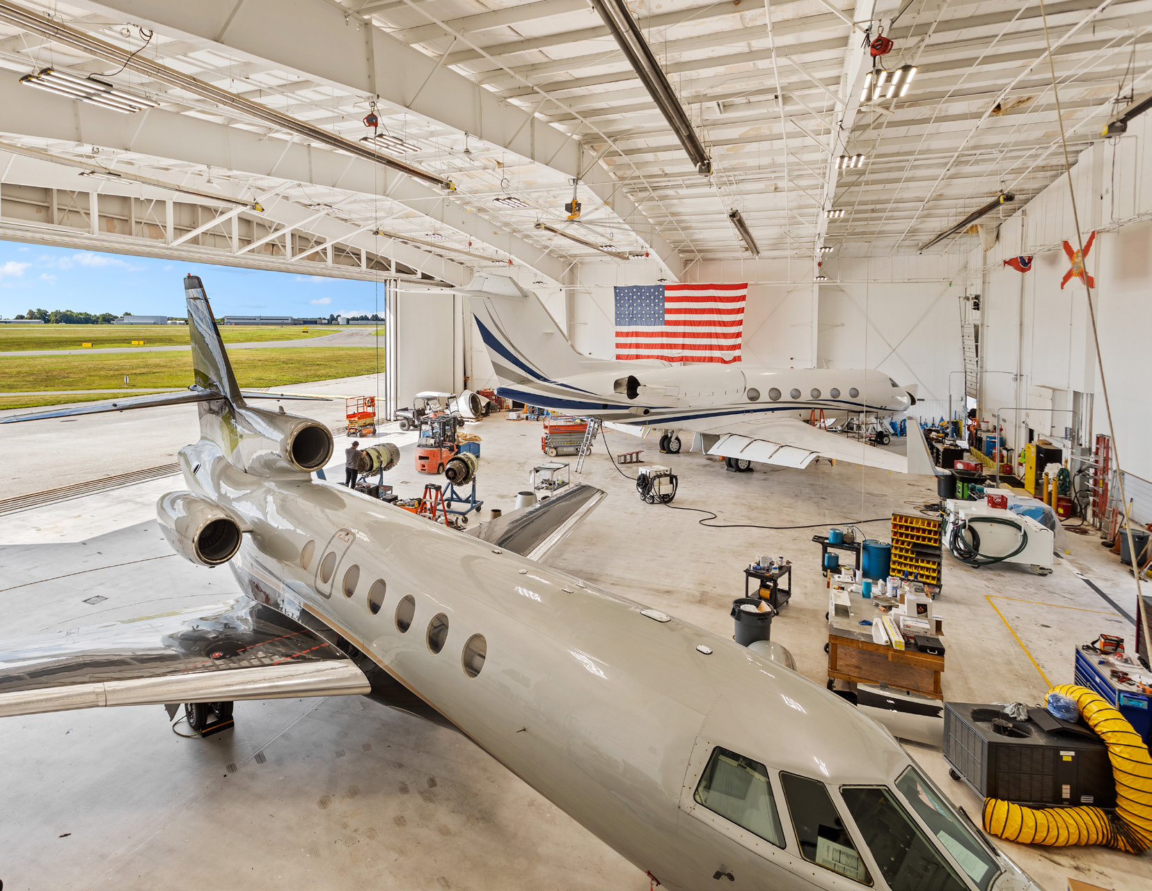 ?22,250 SF Aircraft Hangar Facility For Sale