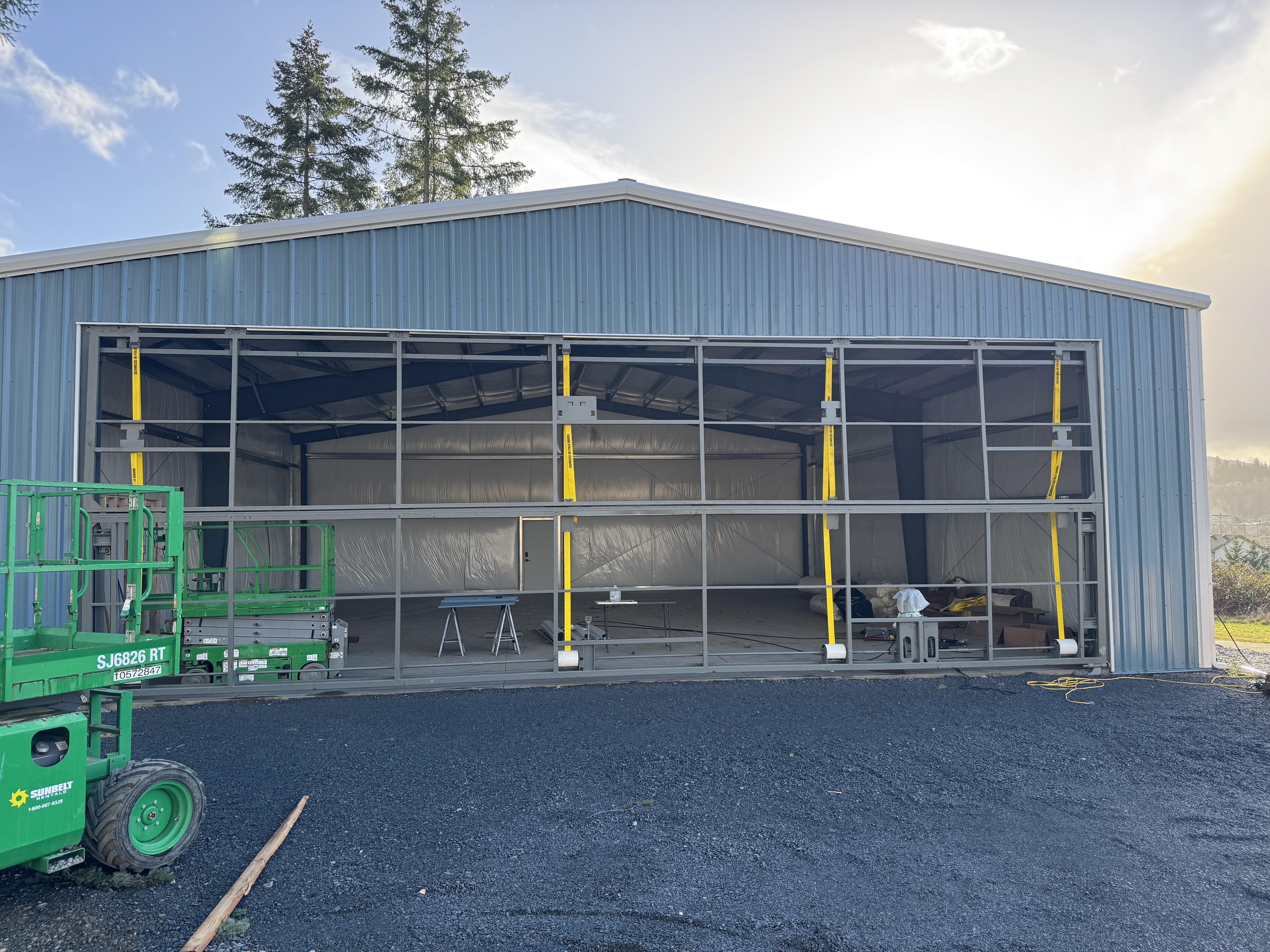 New Hangar (RENT or SALE)