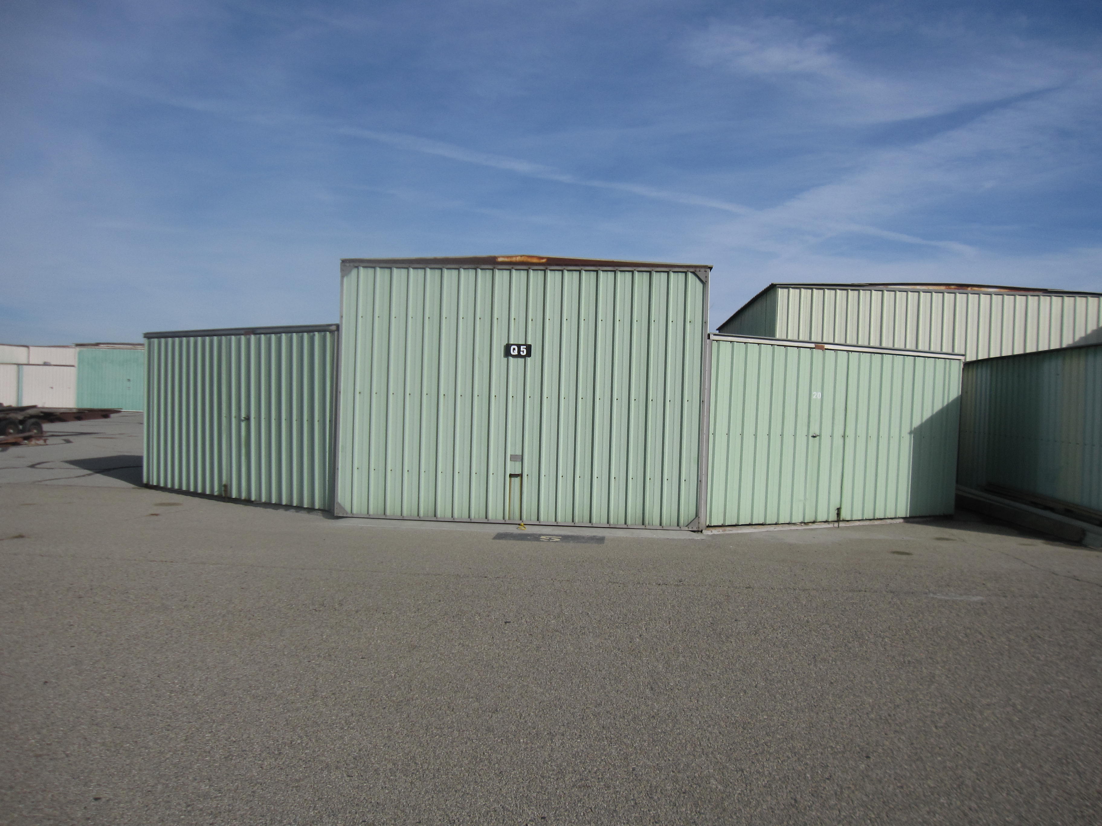 hanger for rent