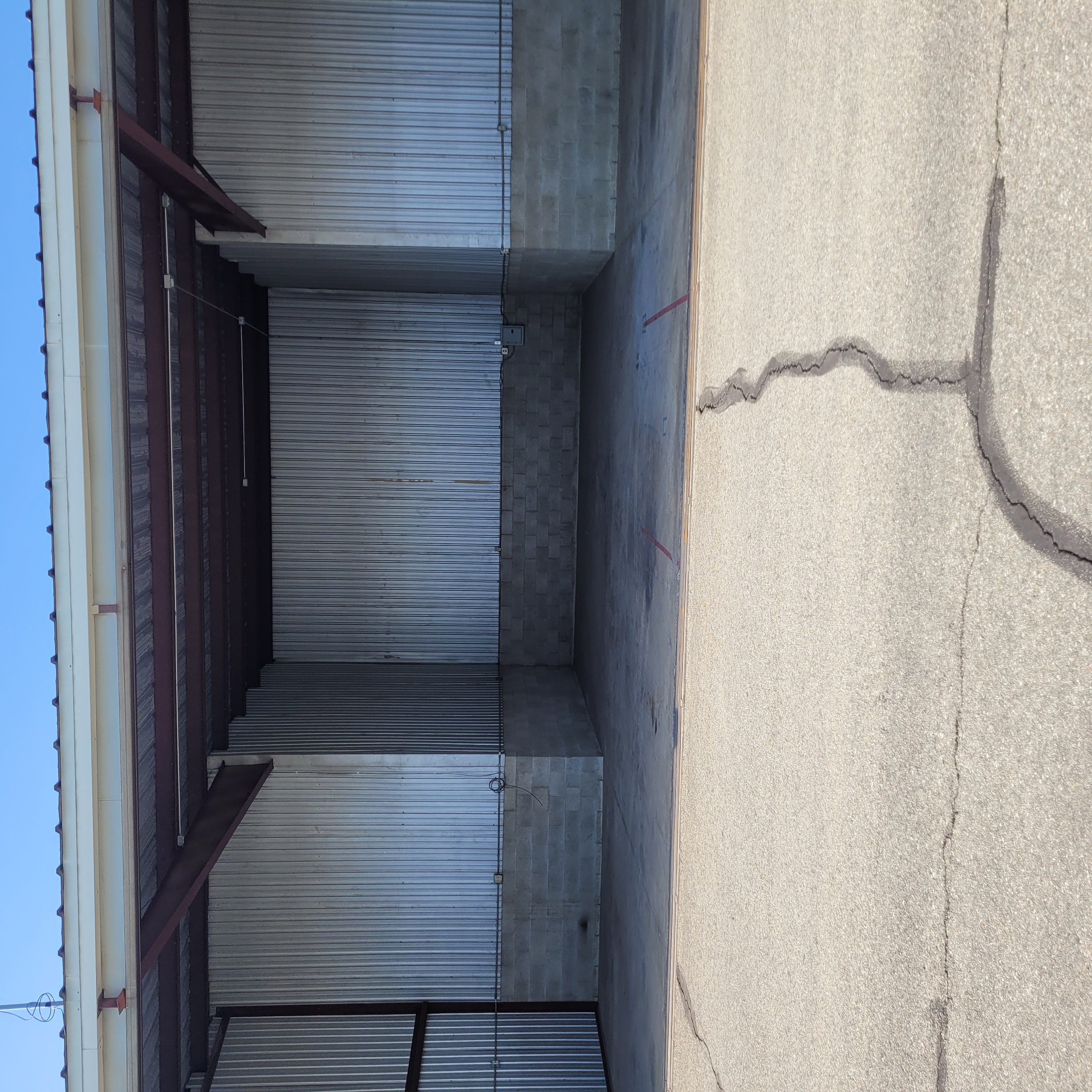Hangar(s)