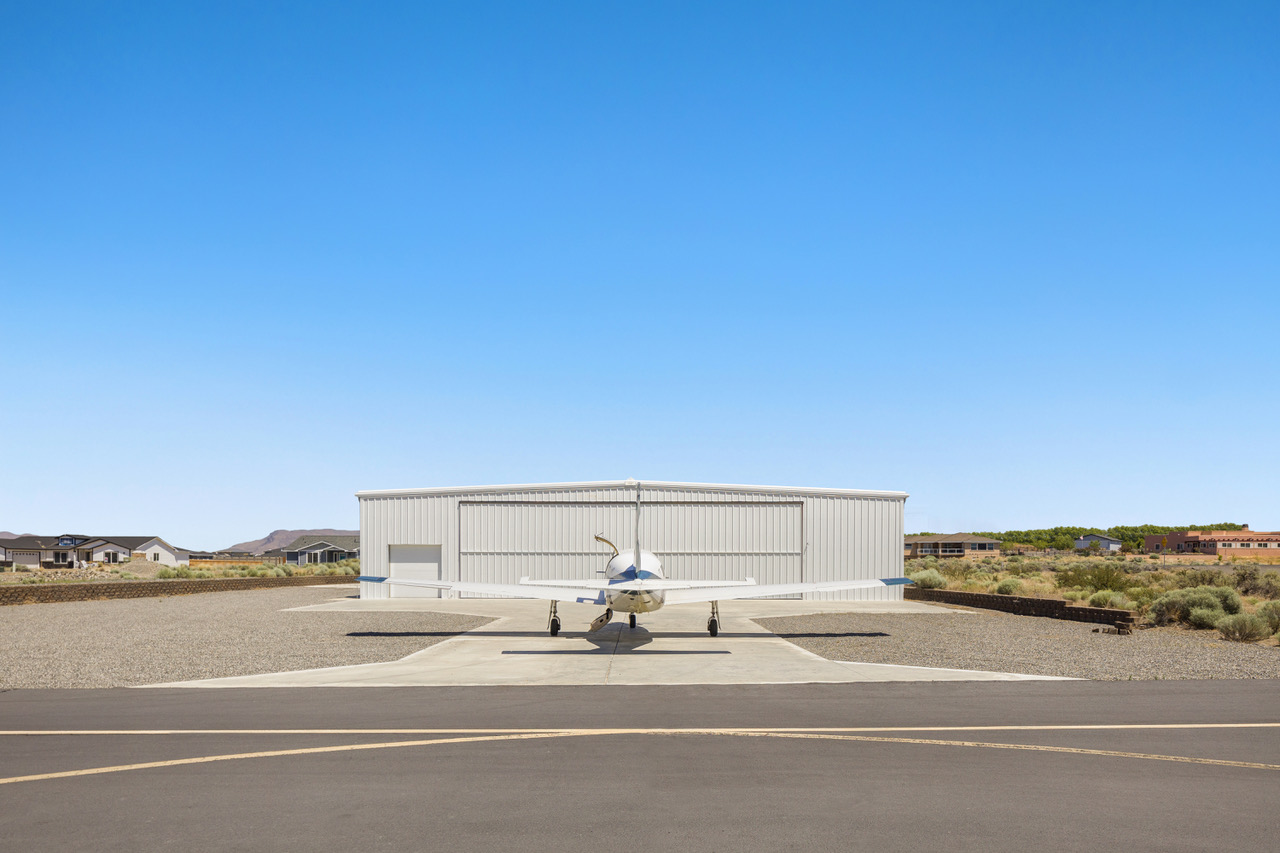 Live Where You Fly ? Desert Aire Hangar-Home ???