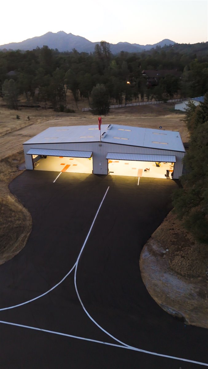 Hangar + Fly-In Estate!!