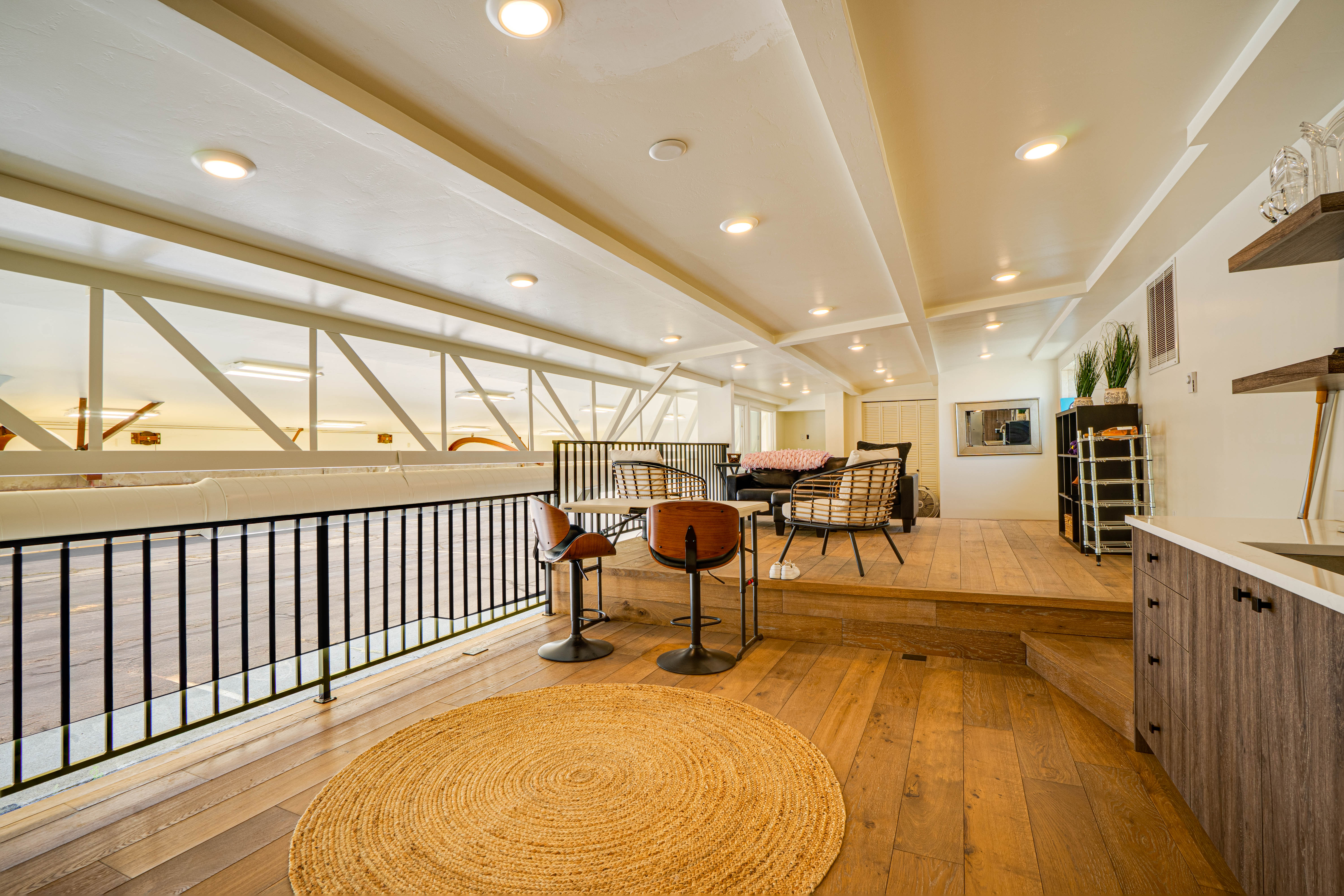 KBTF Hangar with Loft