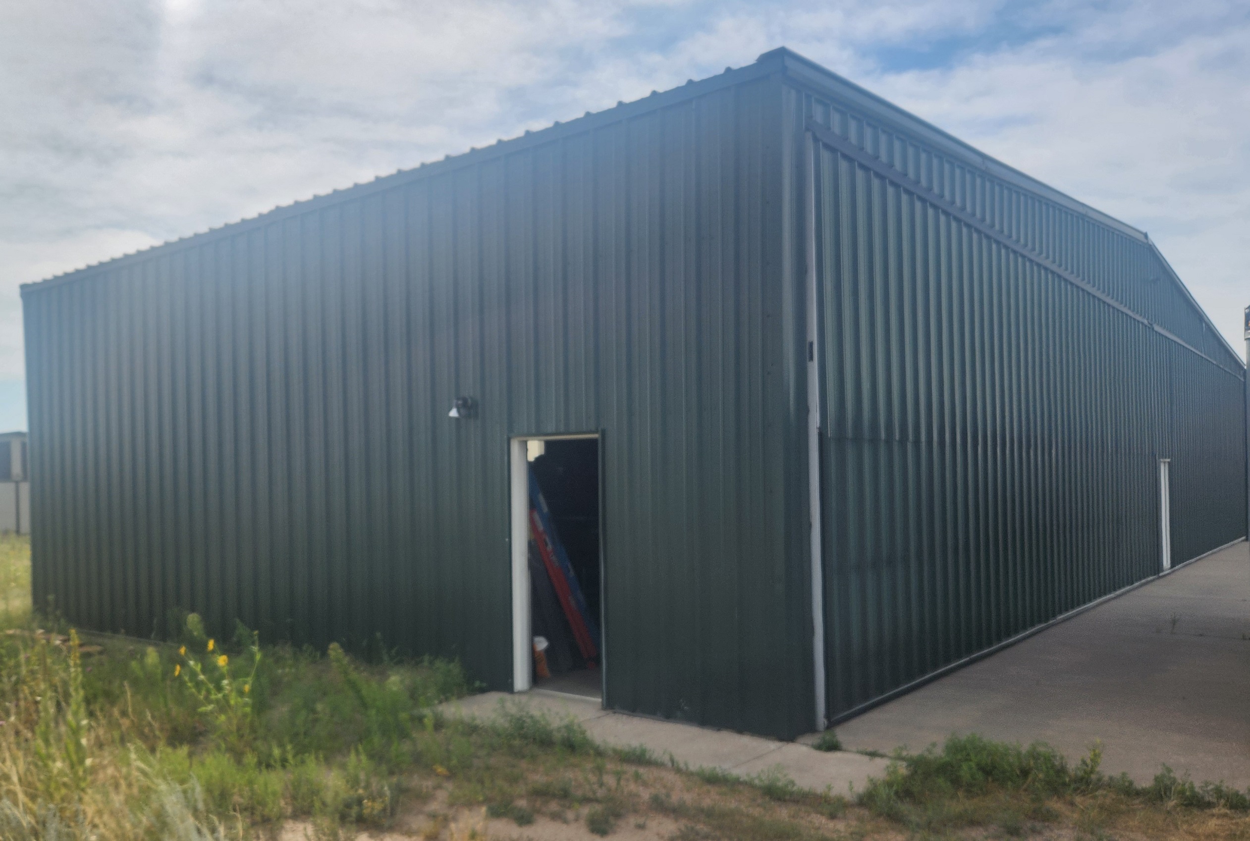 1600 SF Hangar!