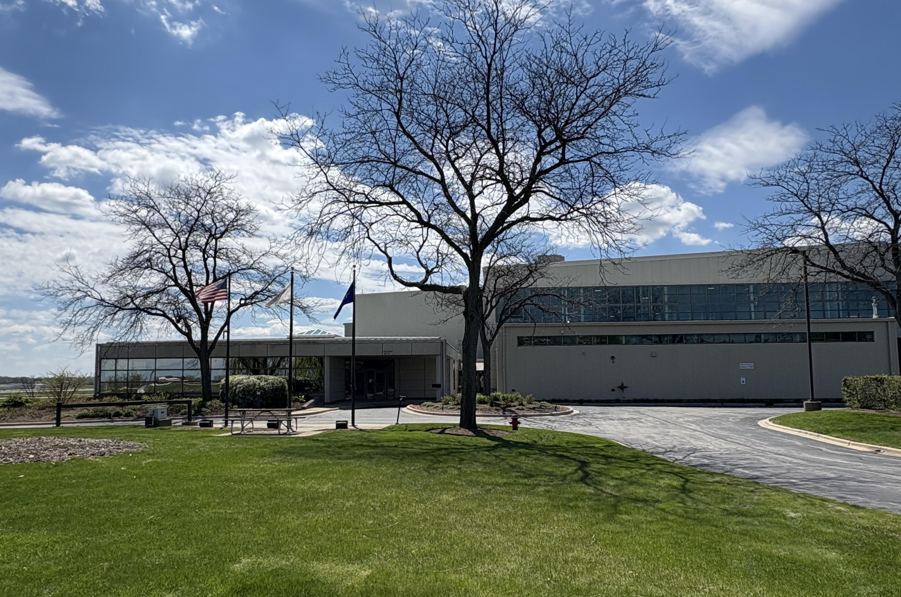 Rarely Available Corporate Hangar - Waukegan National Airport 