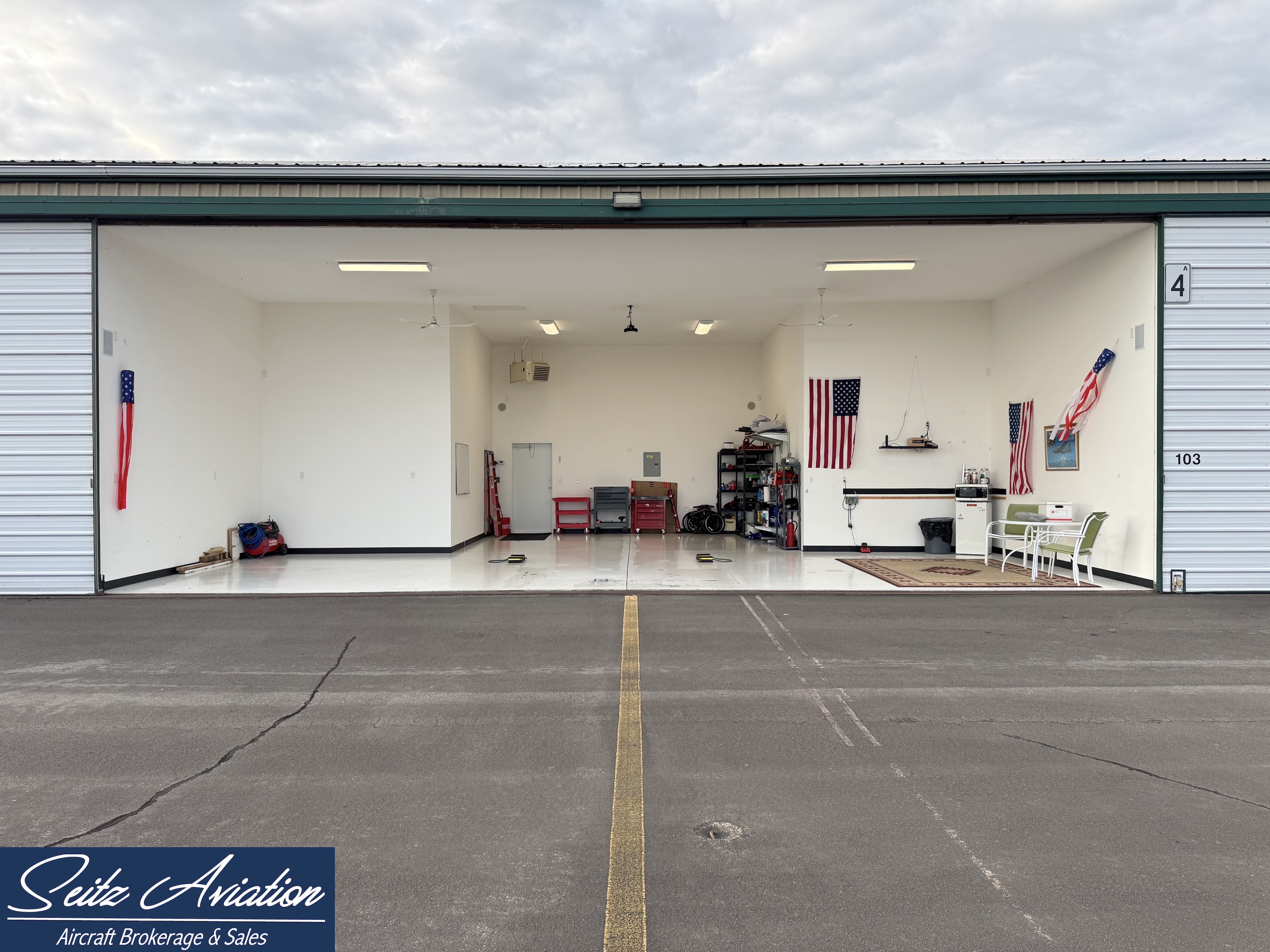AUBURN / SEATTLE T-HANGAR
