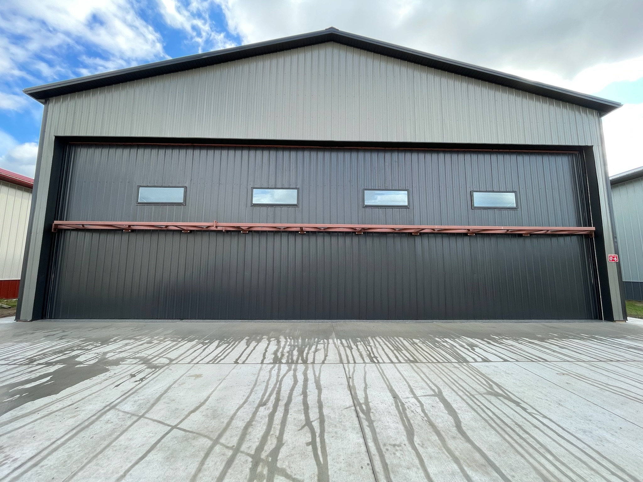 60' x 60' Hangar