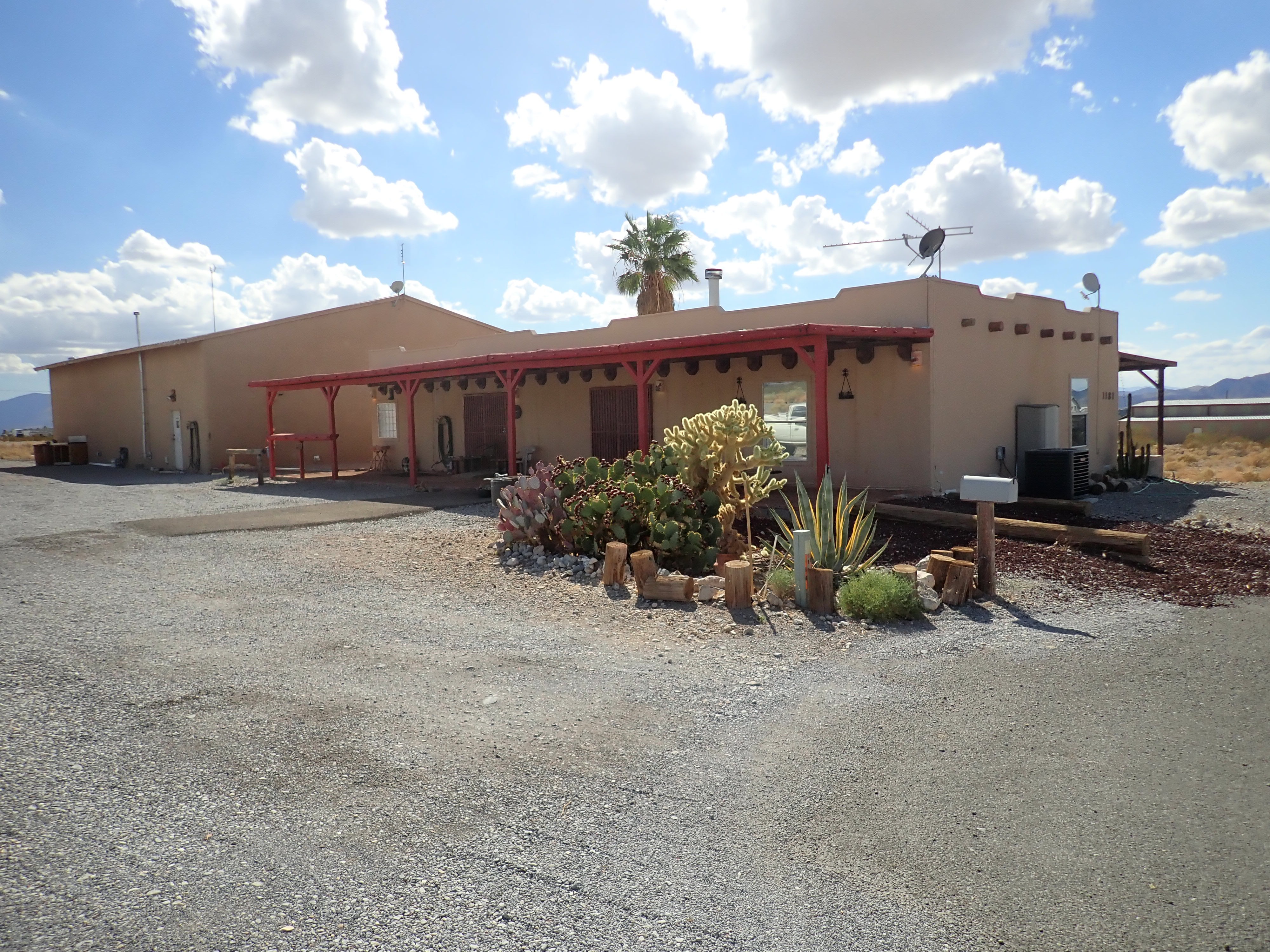 Pahrump, NV -  Hangar & Home   