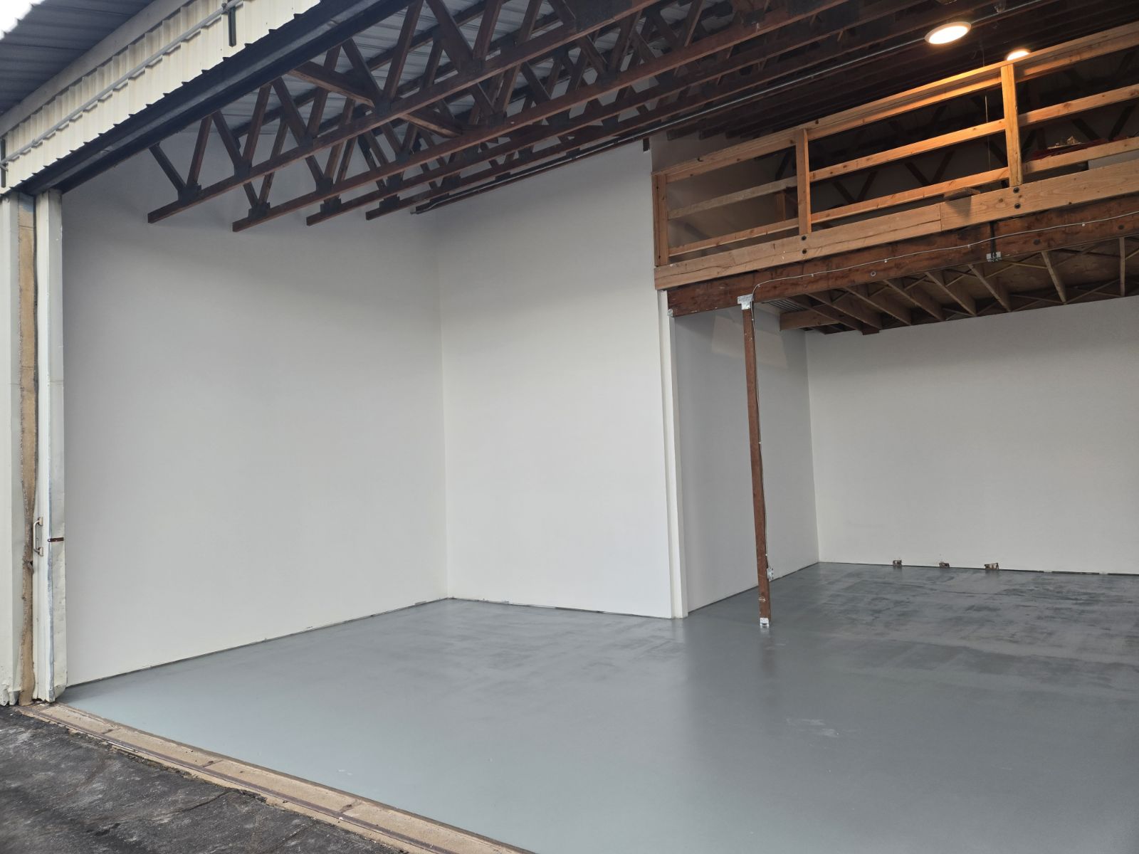Newly updated T-hangar for sale KBTF