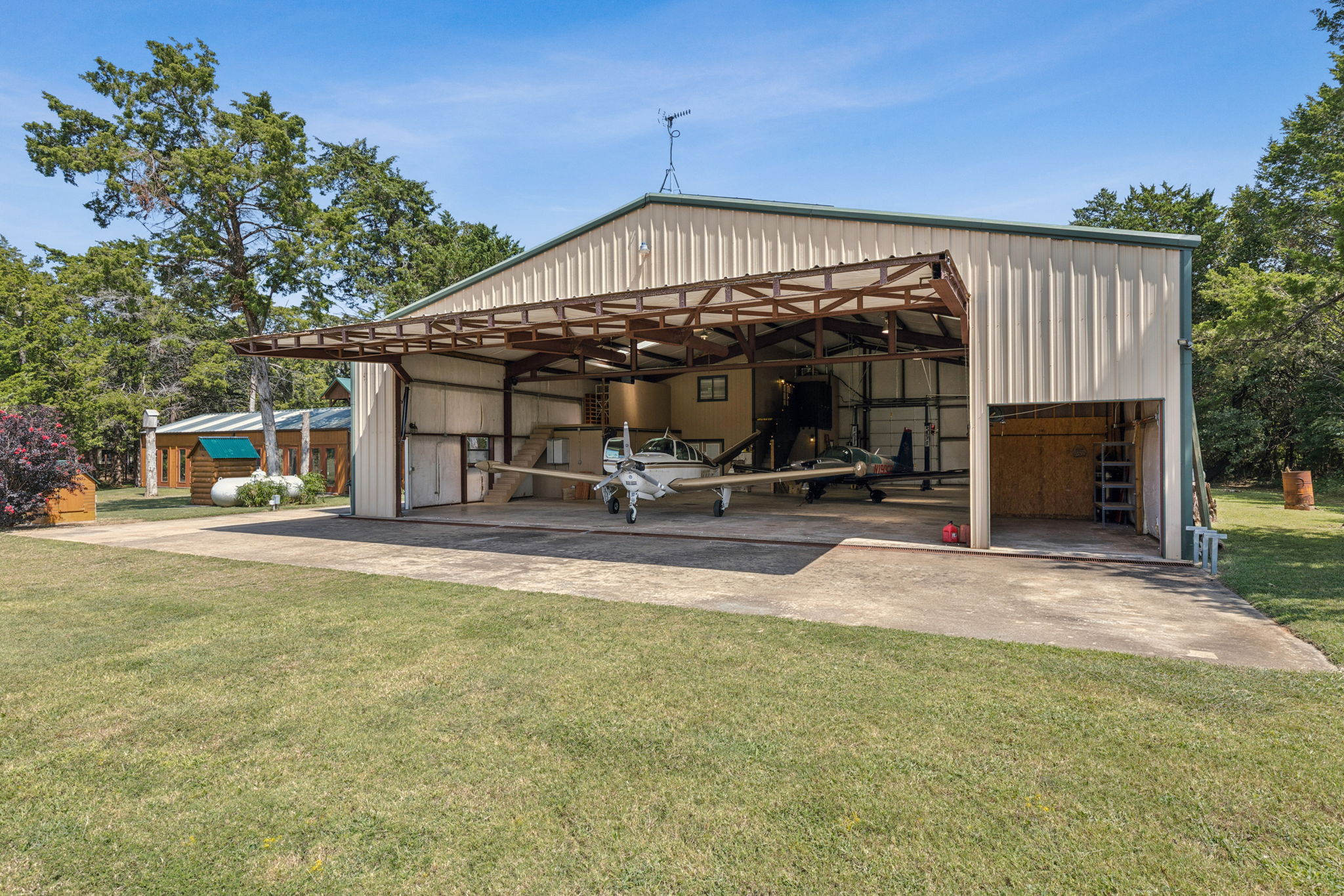 Custom Hanger/Home for Sale in Pottsboro TX
