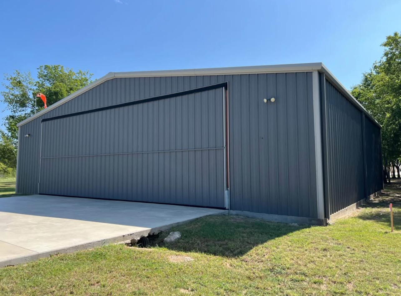 Nice 60 x 50 Hangar for Rent at KXBP