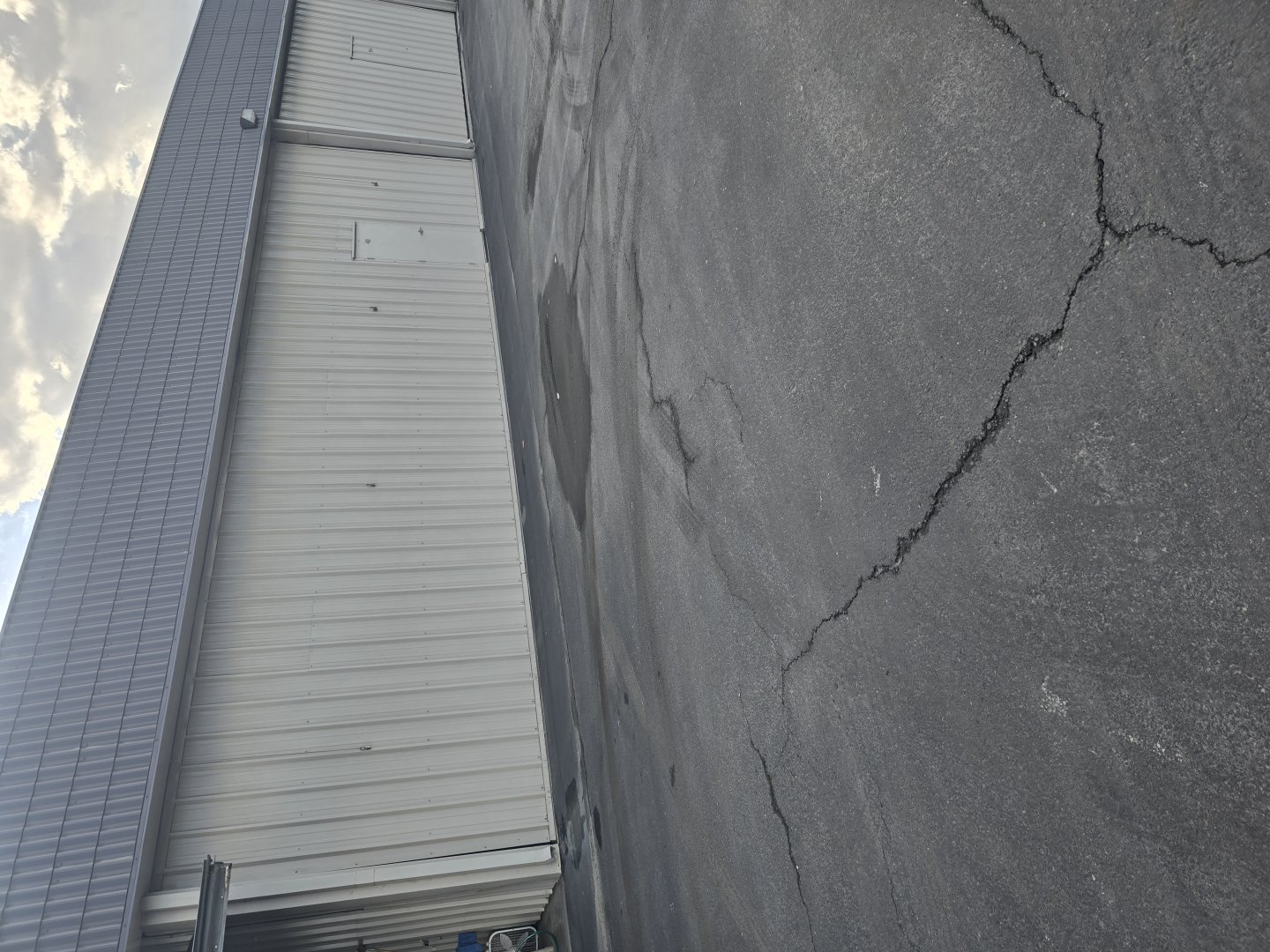 KLGB HANGAR FOR RENT