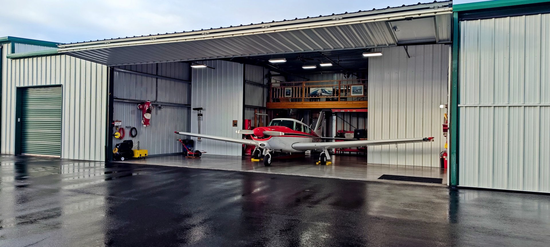 Hangar at KTIW Tacoma Narrows