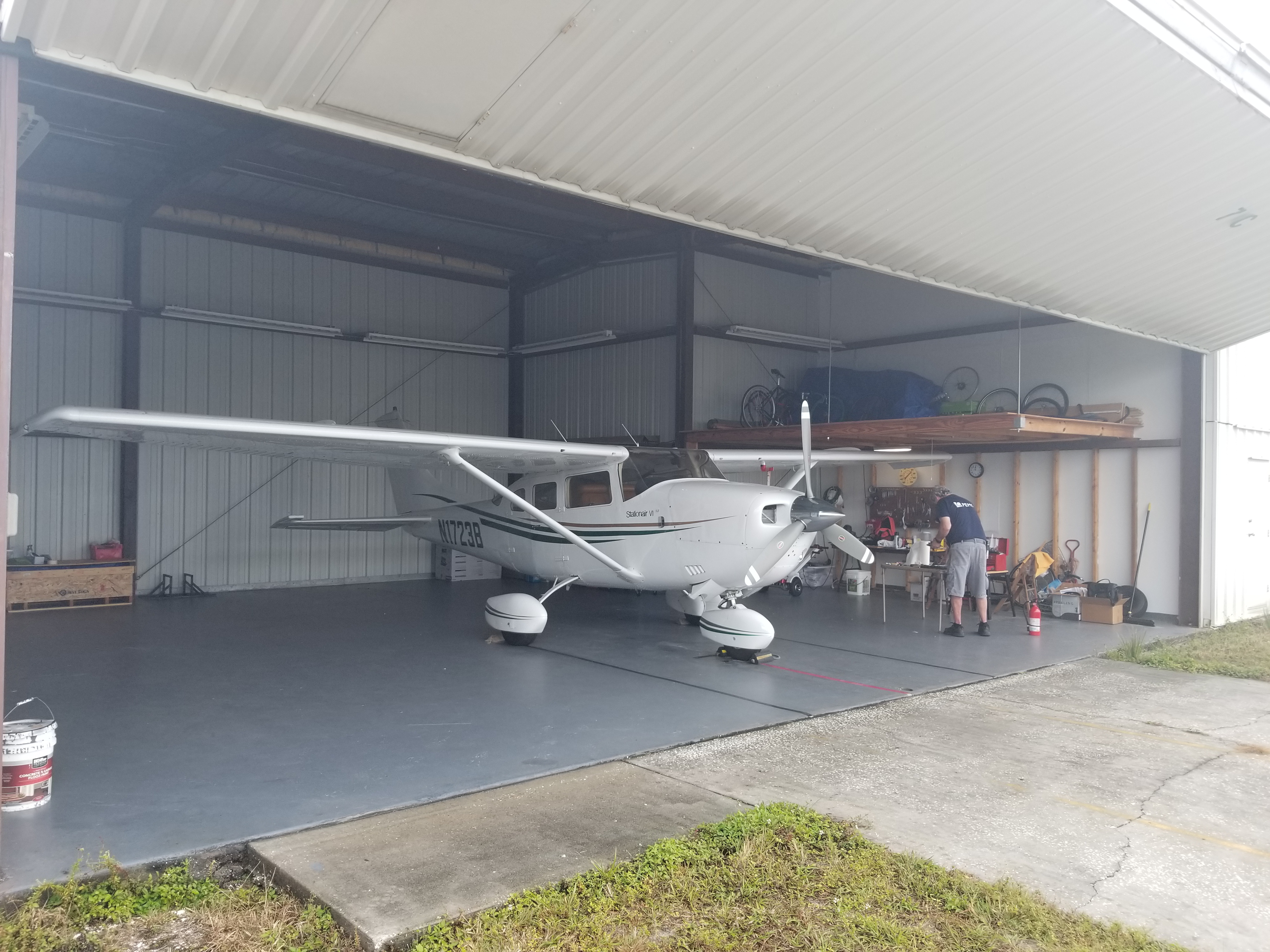 Hangar & Aircraft Cessna 206 bundle for sale