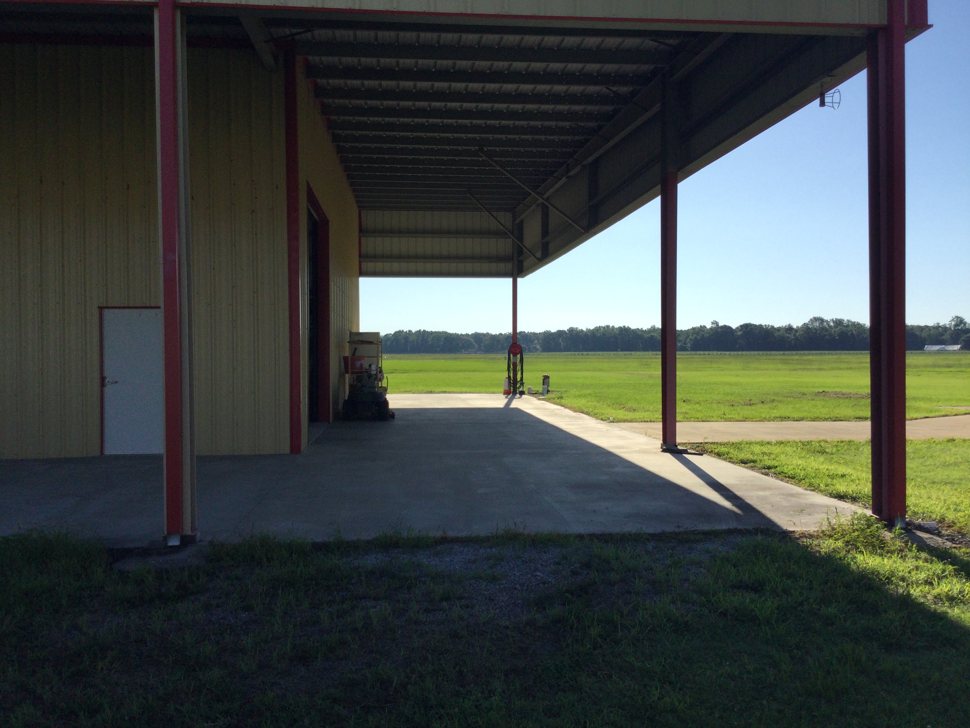 Abbeville ,La hangar for sale