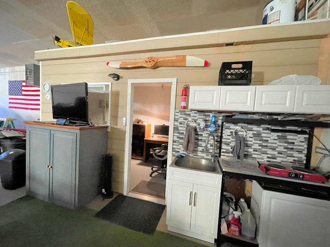 Southern California Aircraft Hangars and Property For Sale