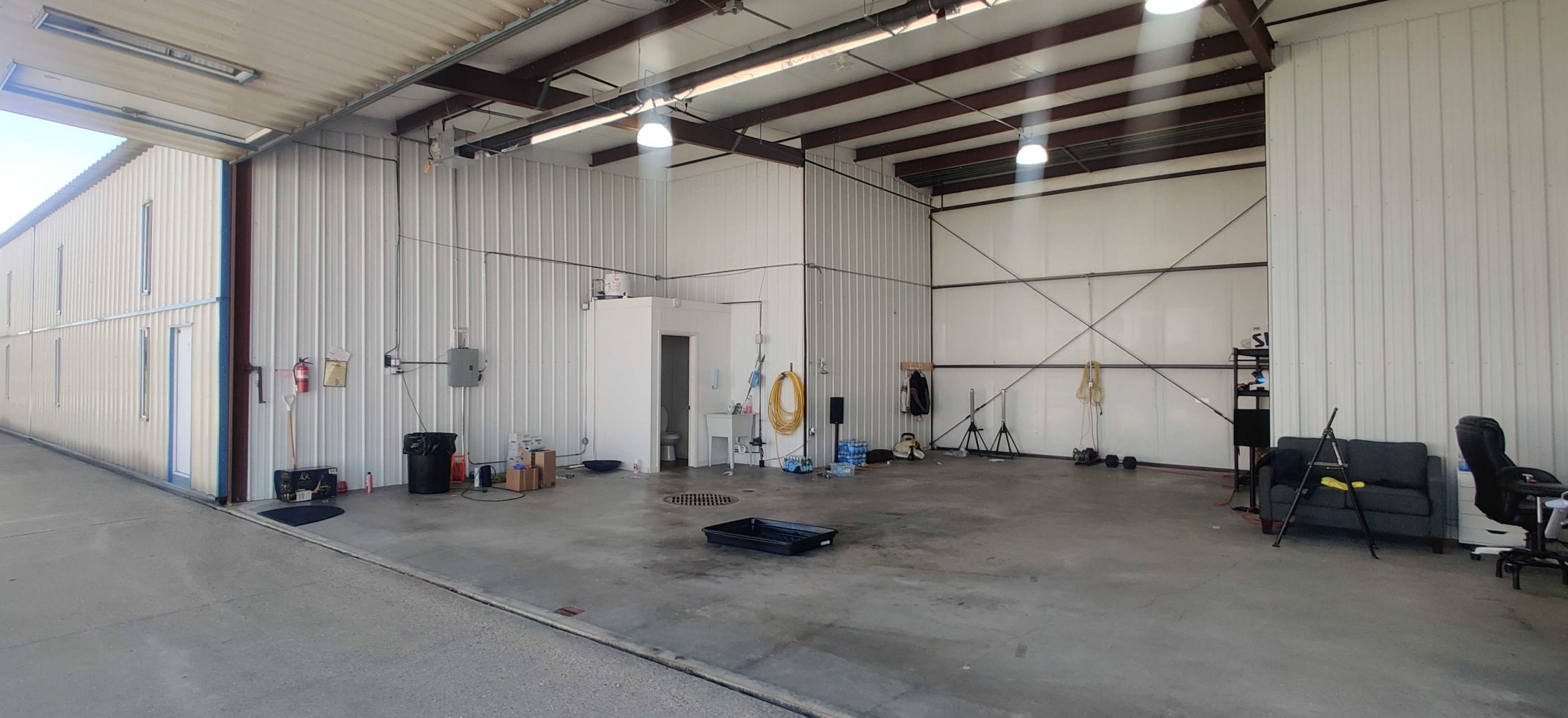 Heated and insulated T-hangar with bathroom at Kenosha