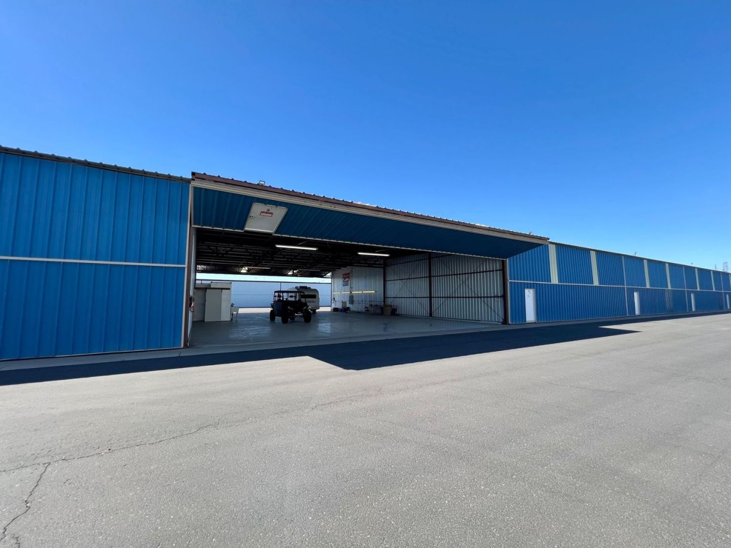 Glendale Box Hangar / Passthrough For Sale