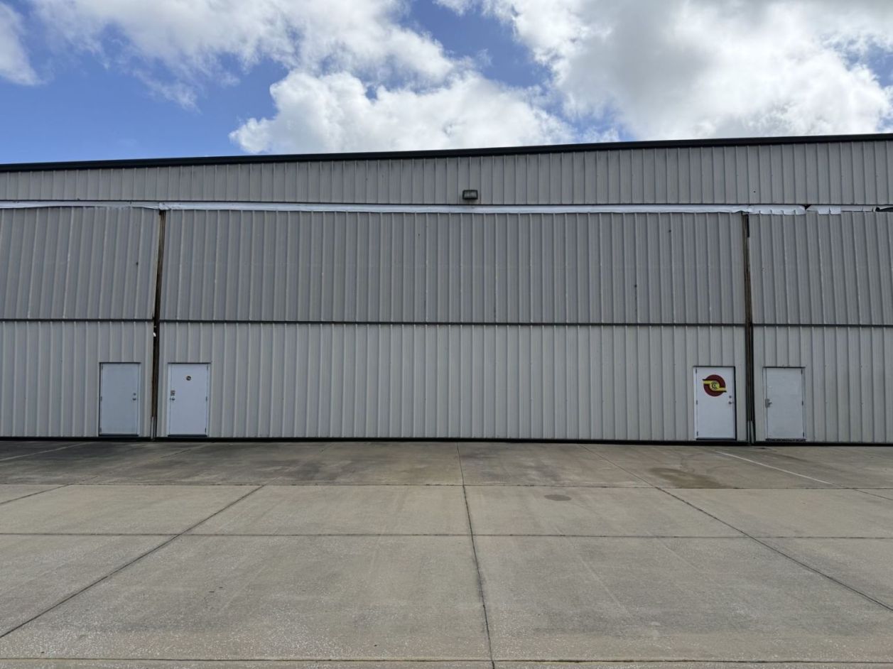 EDGEWATER, FL — 50'x50' Aircraft Hangar for Lease at X50
