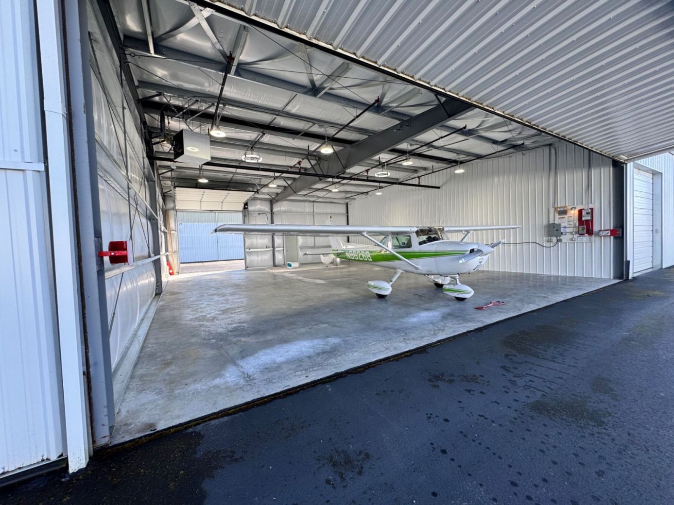 Heated Box Hangar-KTIW