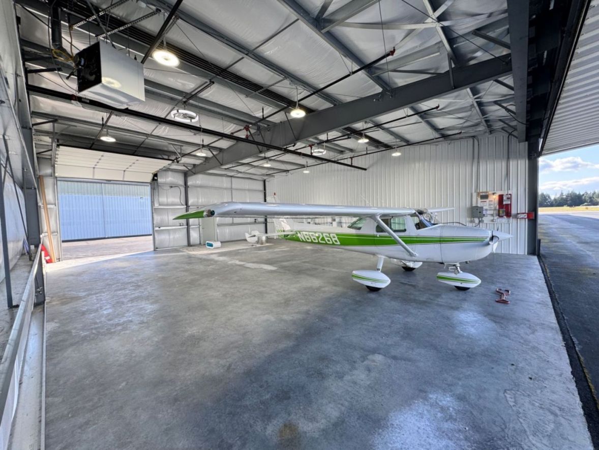 Heated Box Hangar-KTIW