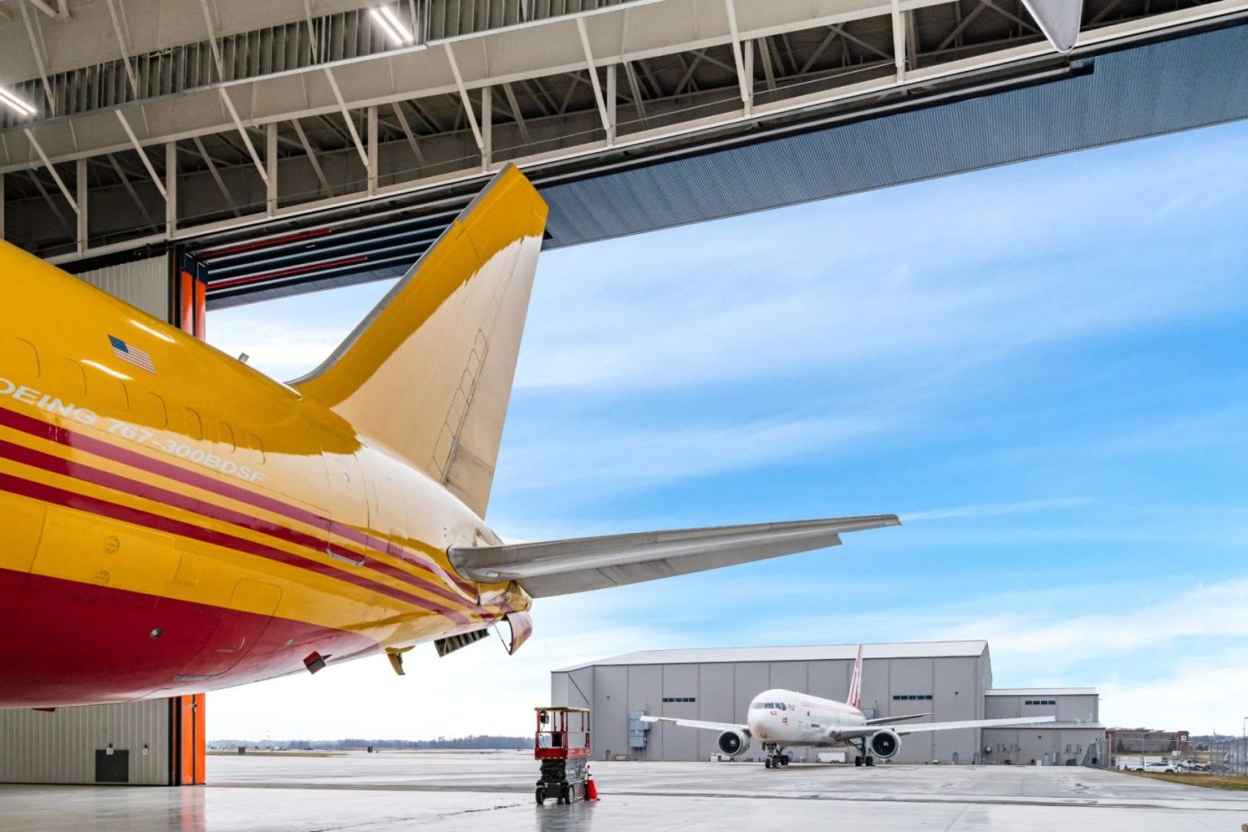 ±156,086 SF Three Bay Wide-Body Aircraft Hangar Facility For Sale
