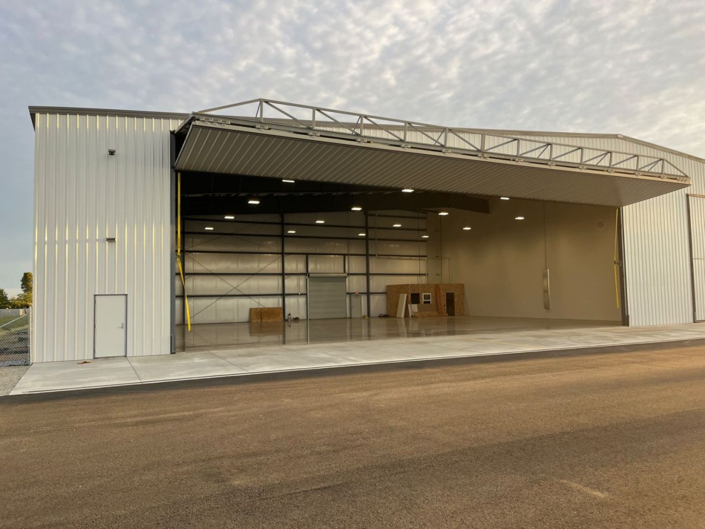 Large Corporate Hangar for Lease Red Bluff KRBL