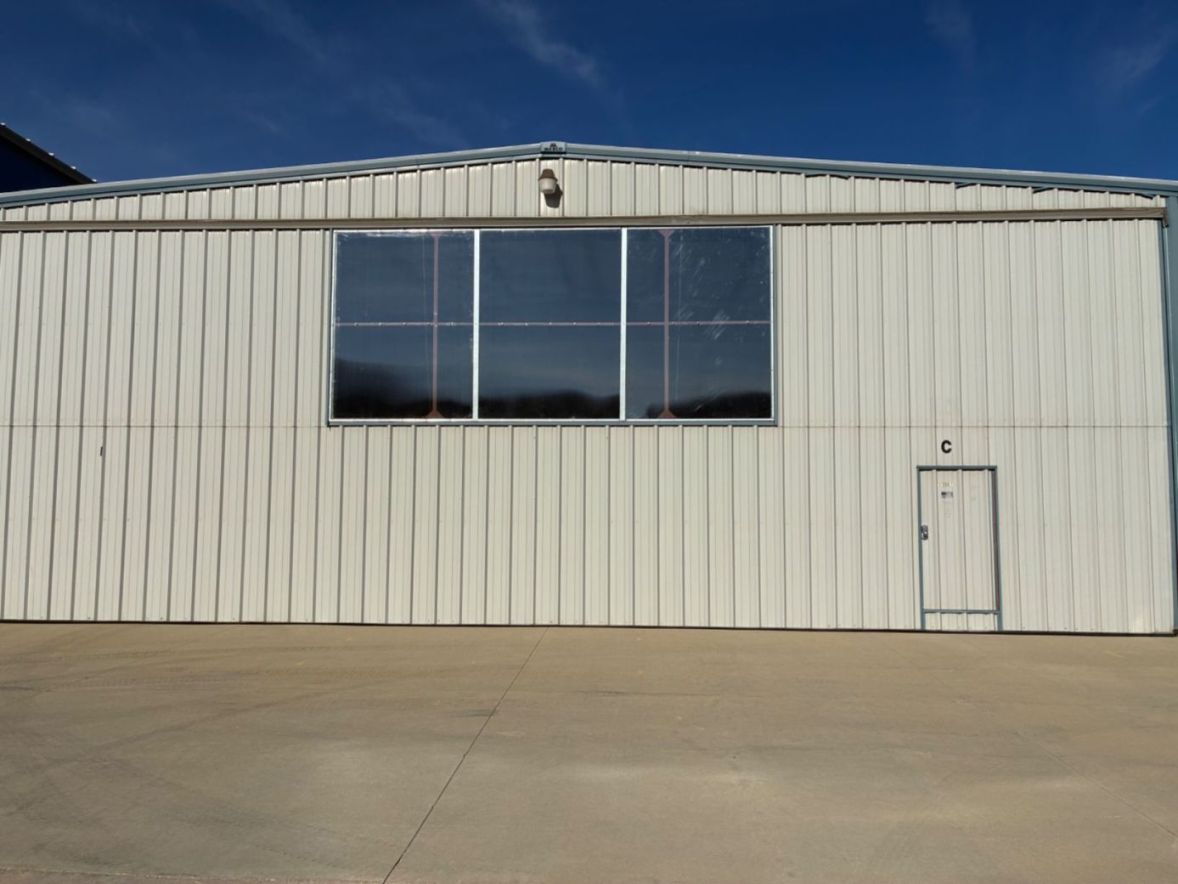 Hangar for rent