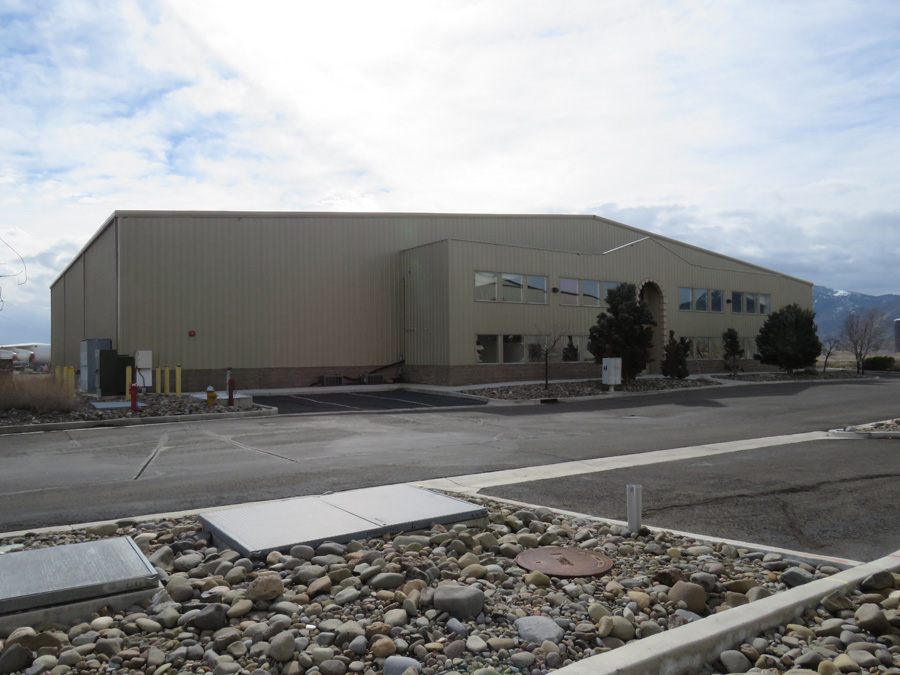 2 hangars, 2 offices for sale