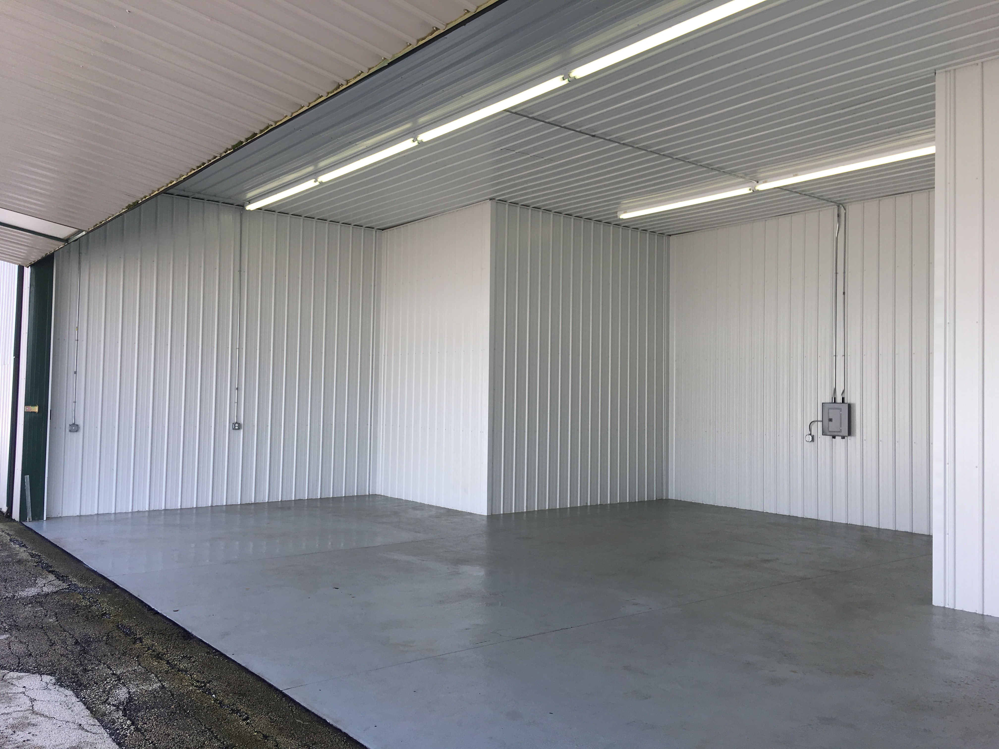 T-Hangar - 40 ft. Door - Heated 24/7