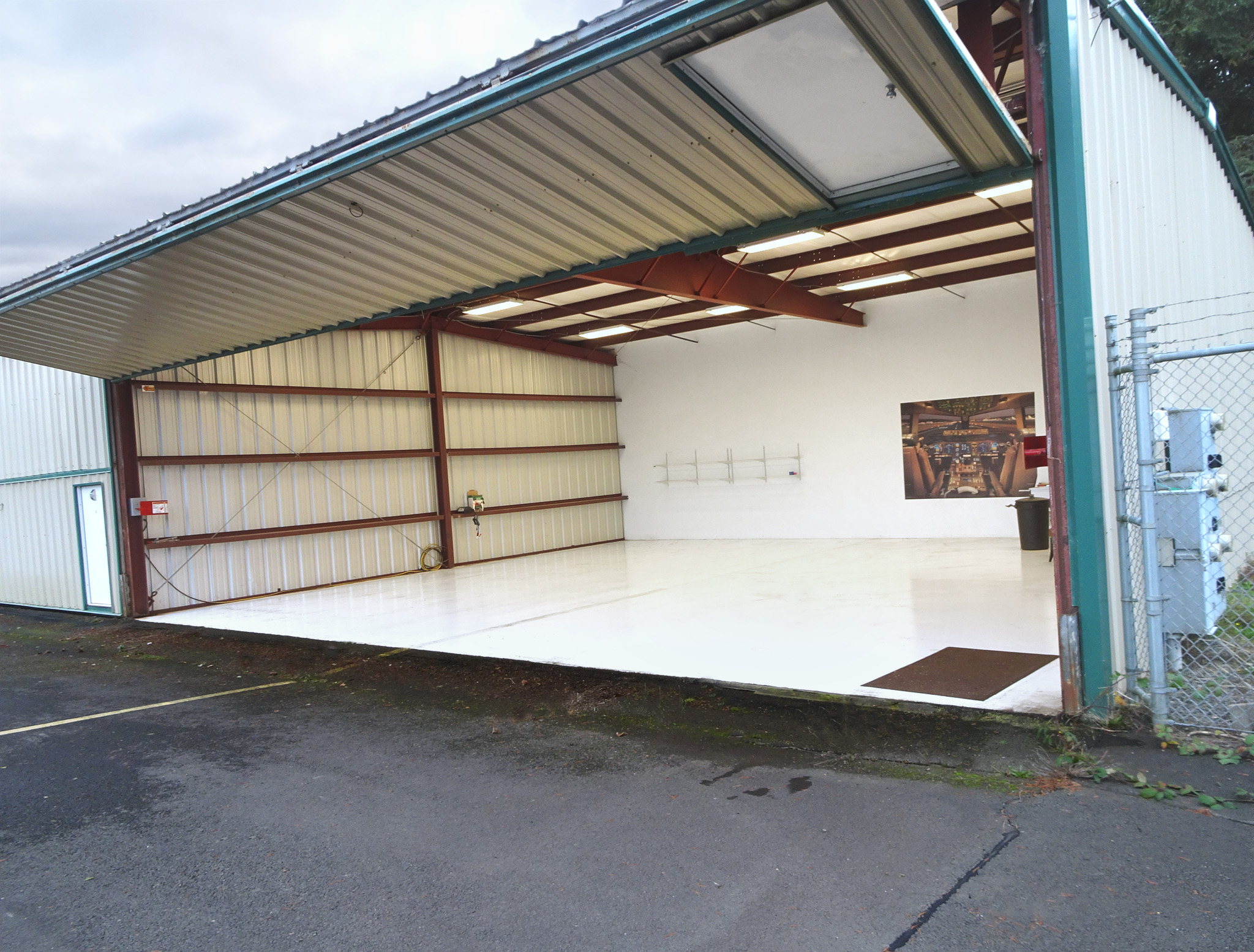Luxury Box Hangar, Seaside OR